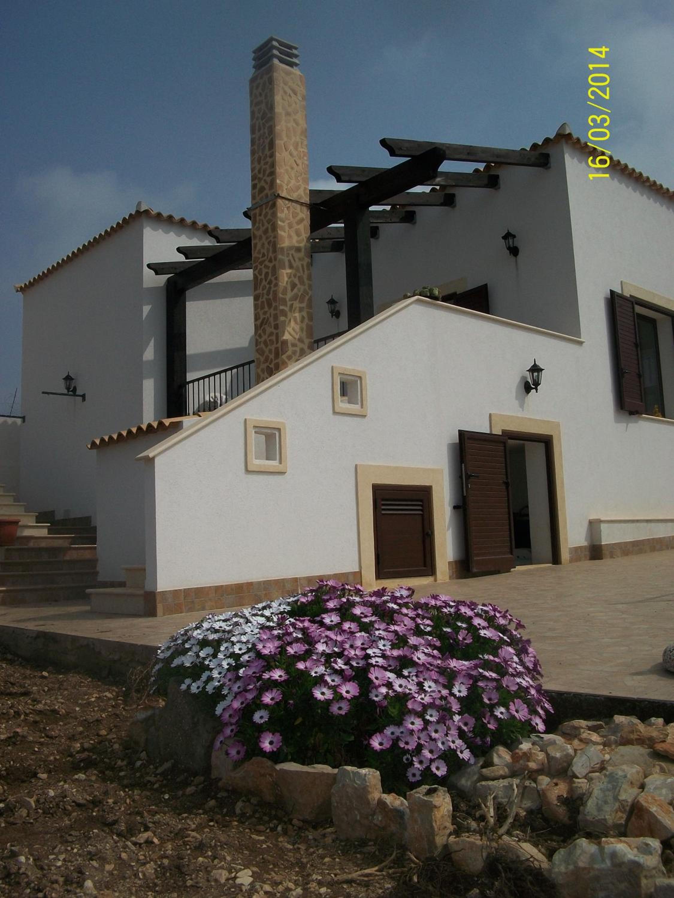 Three-Bedroom Villa photo 3