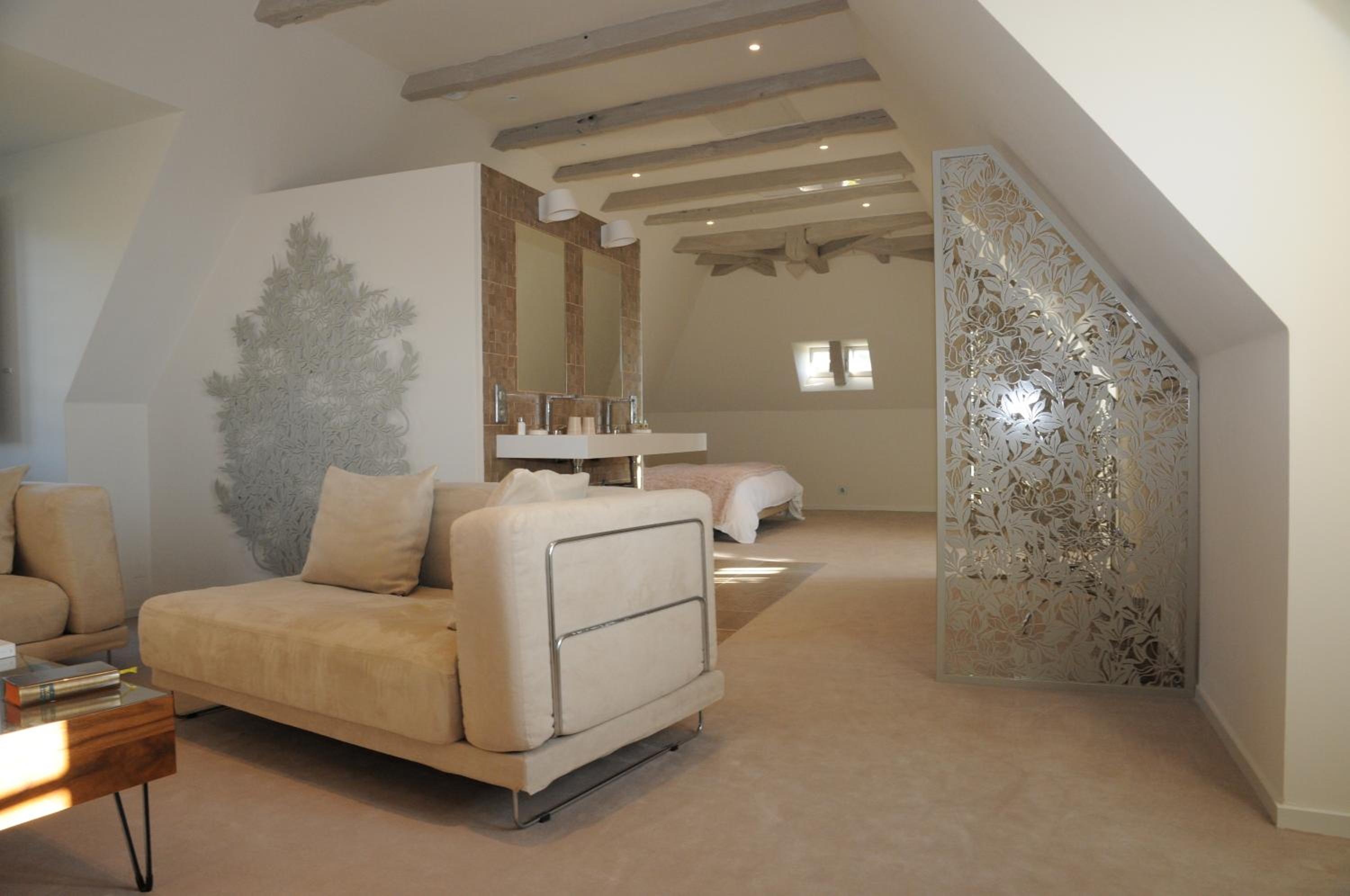 Deluxe King Suite photo 1