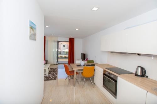 One-Bedroom Apartment with Balcony