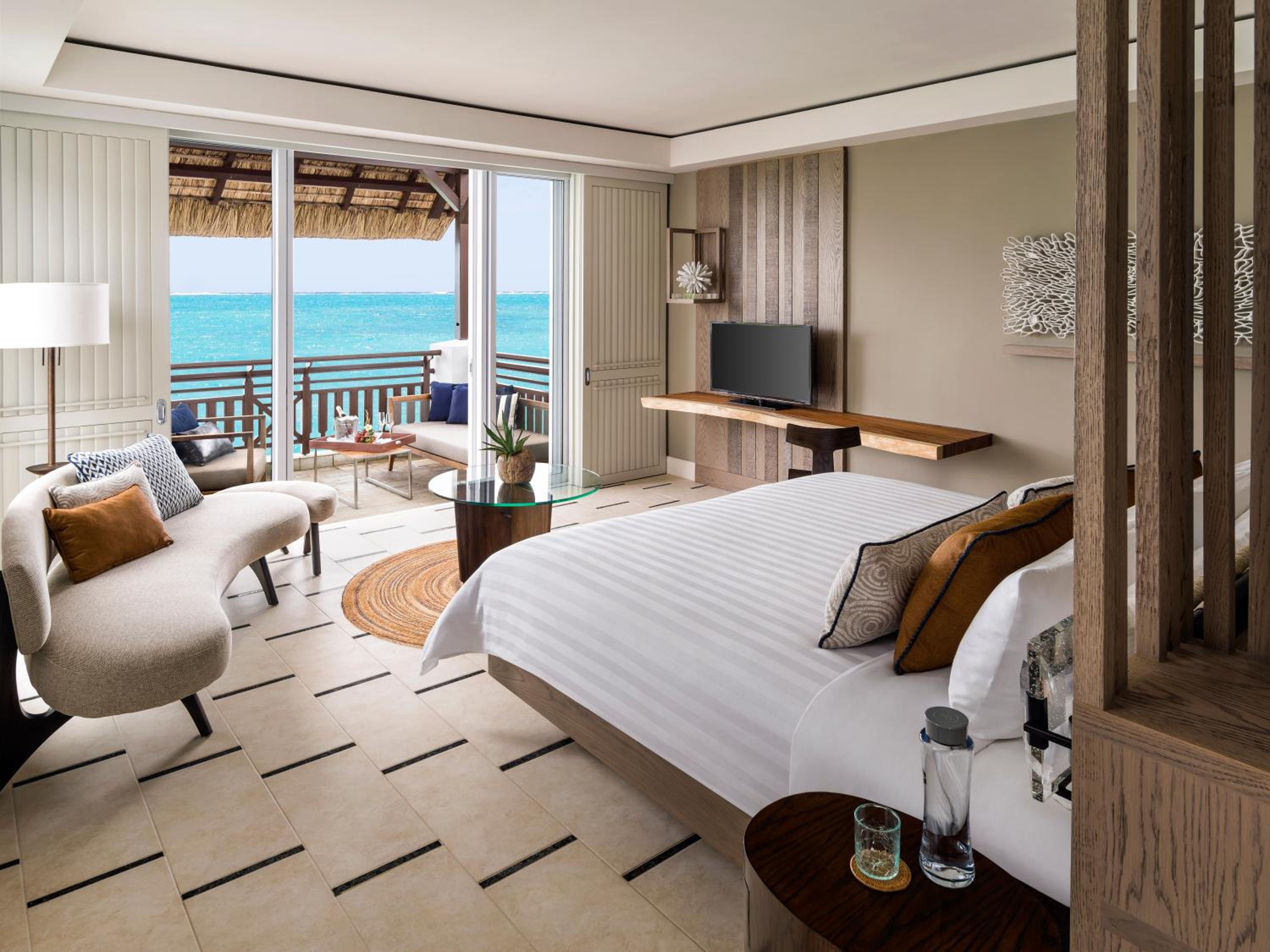 Junior Suite Frangipani Club Ocean View King