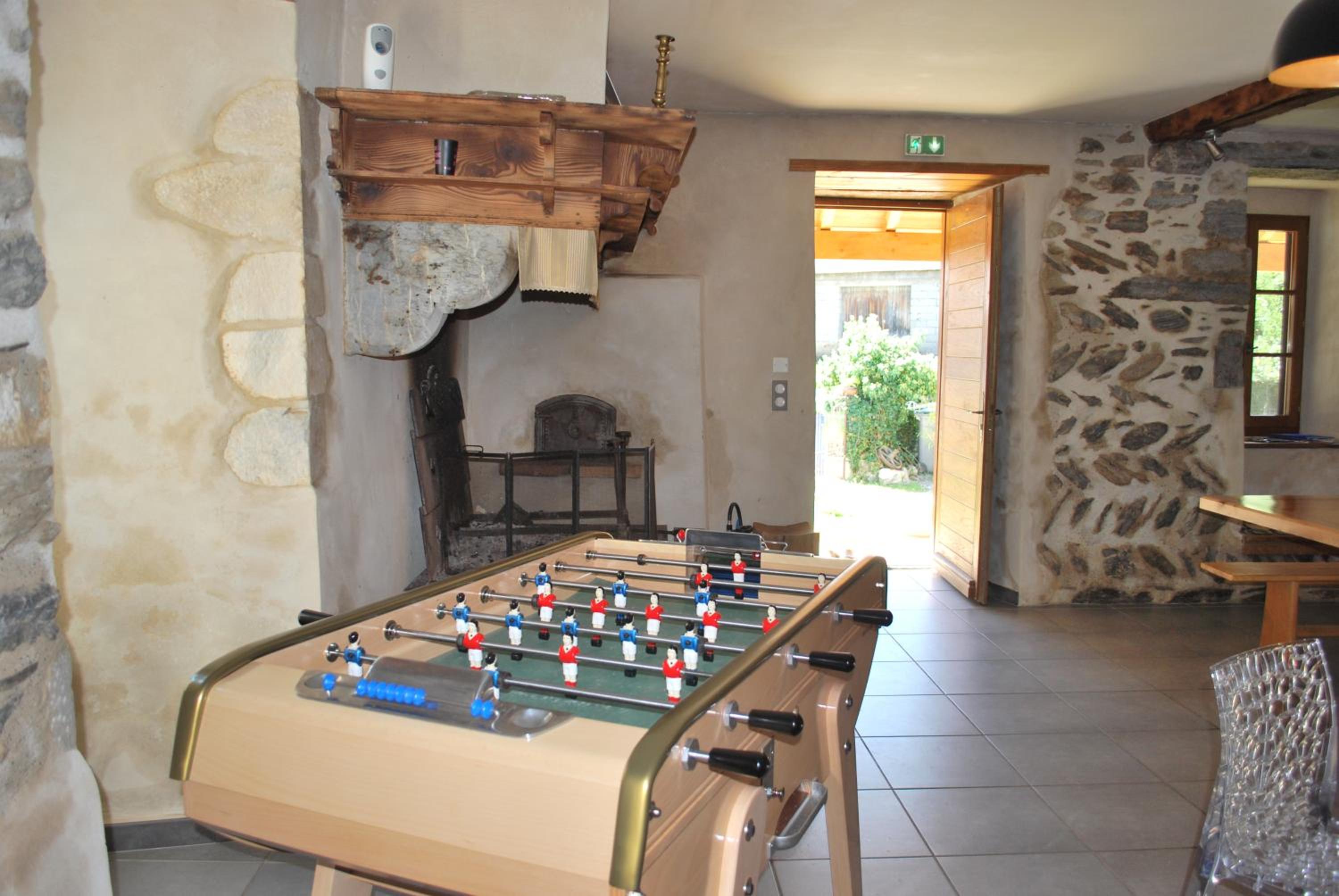 Five-Bedroom House photo 1