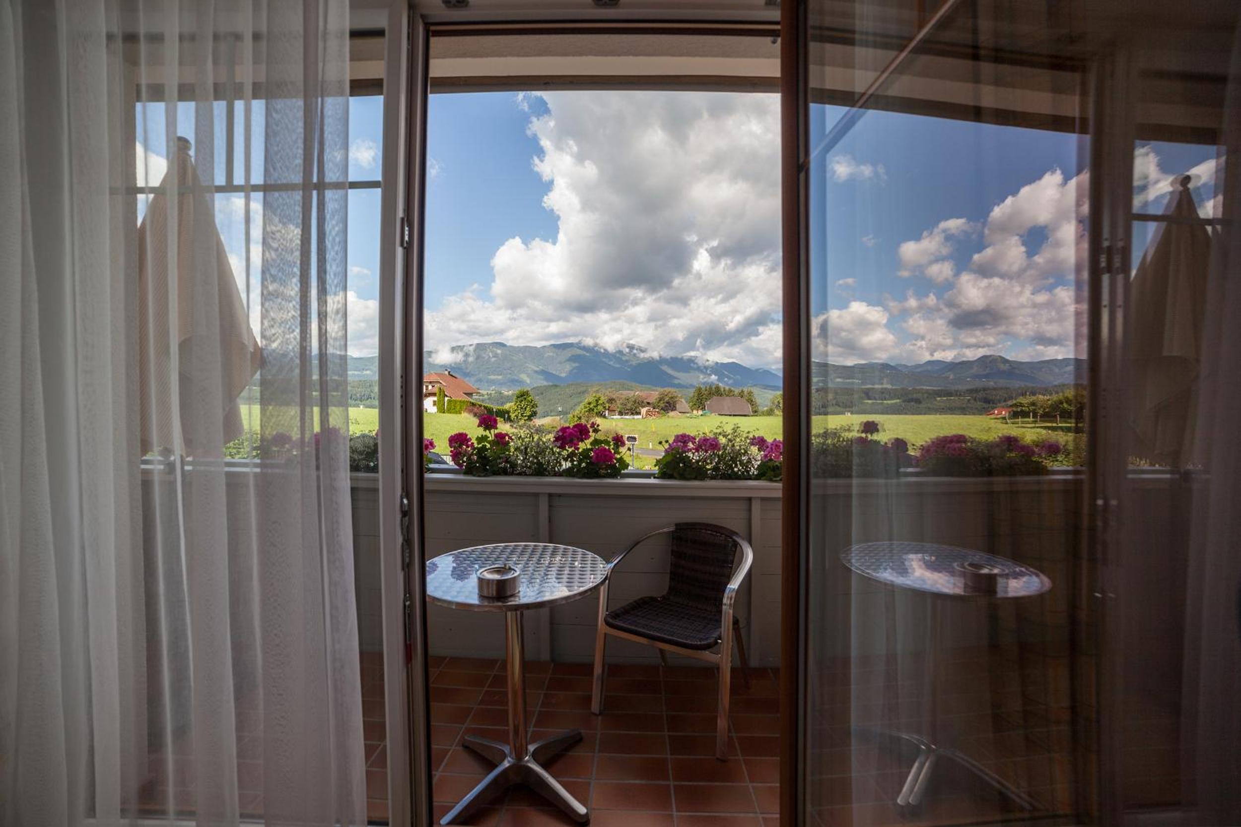 Single Room with Balcony photo 2
