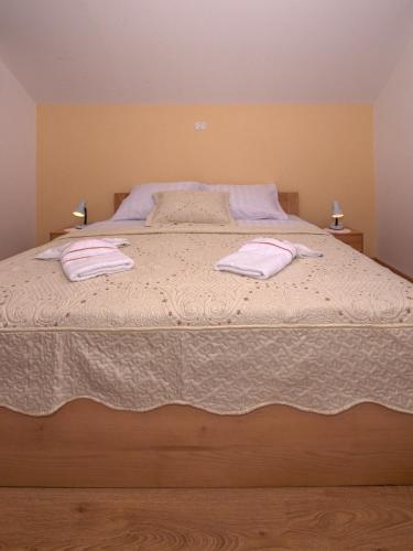 Deluxe Double Room with Extra Bed - Photo 4