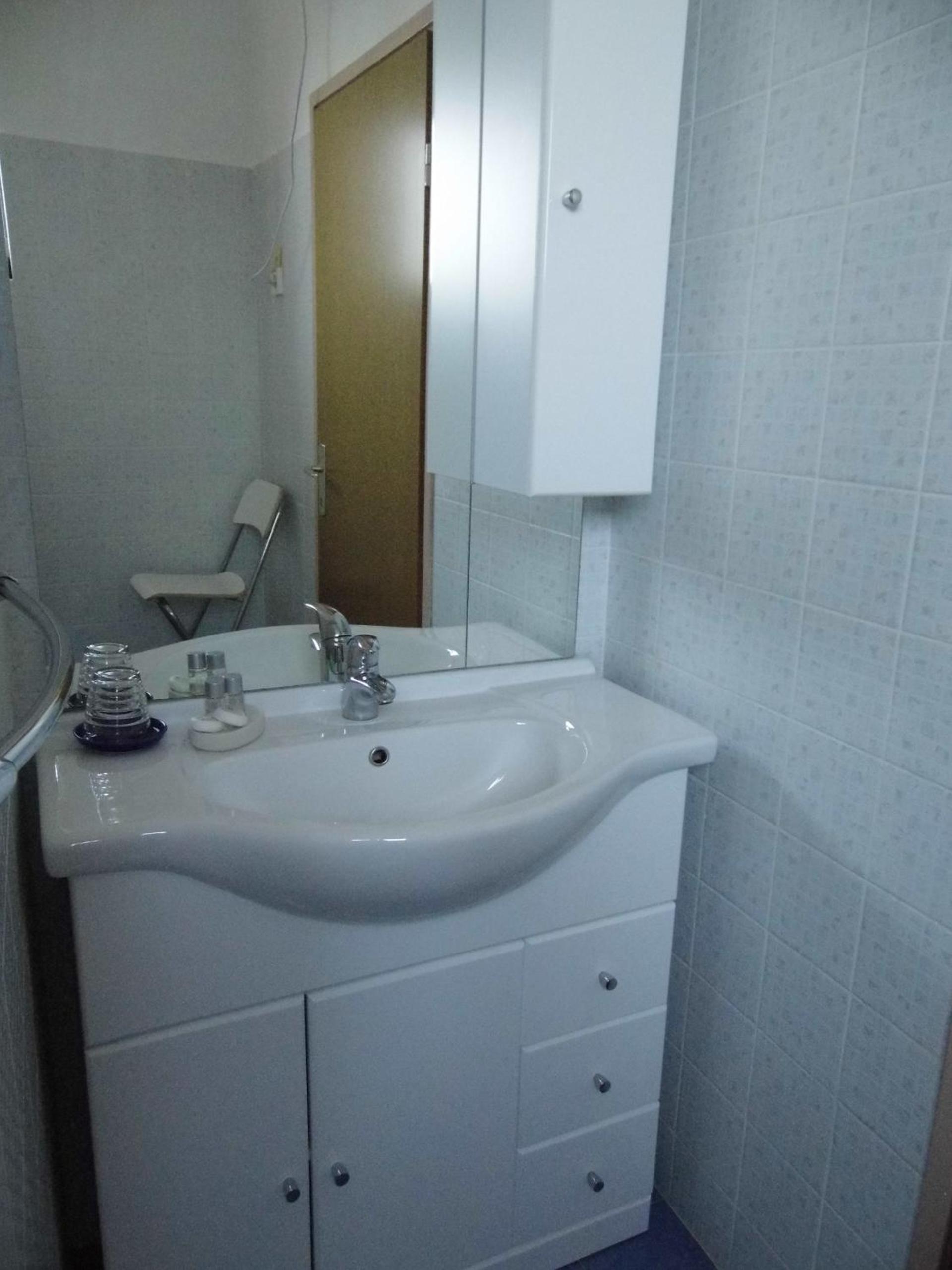 Double Room with Balcony and Sea View - Photo 4