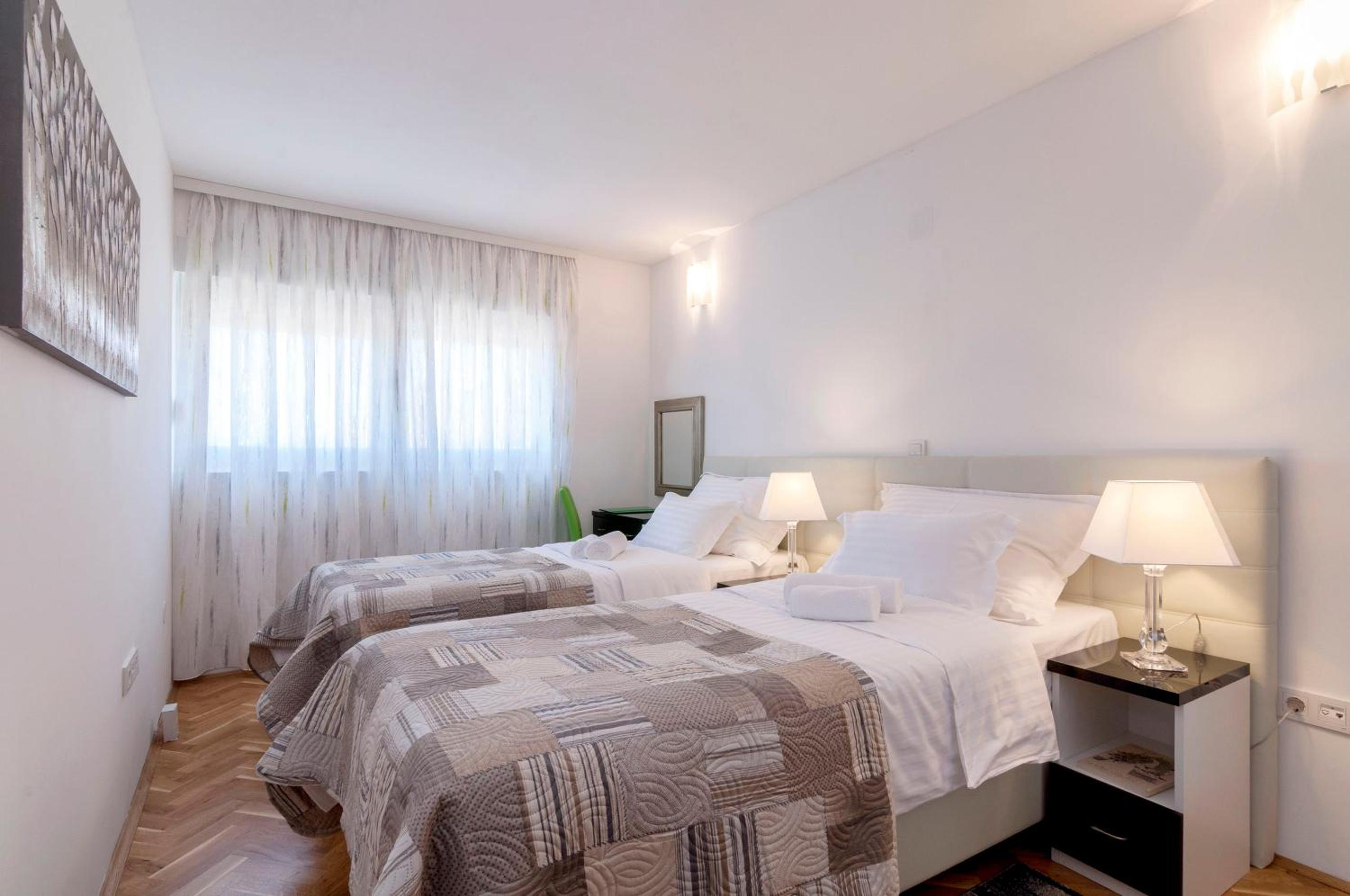 Two-Bedroom Apartment with Balcony and Sea View photo 2