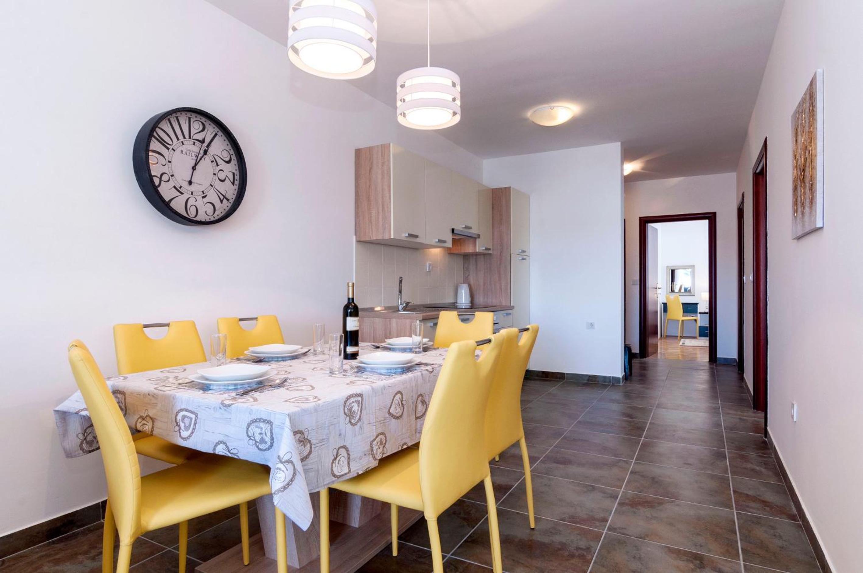 Two-Bedroom Apartment with Terrace and Sea View - Photo 7