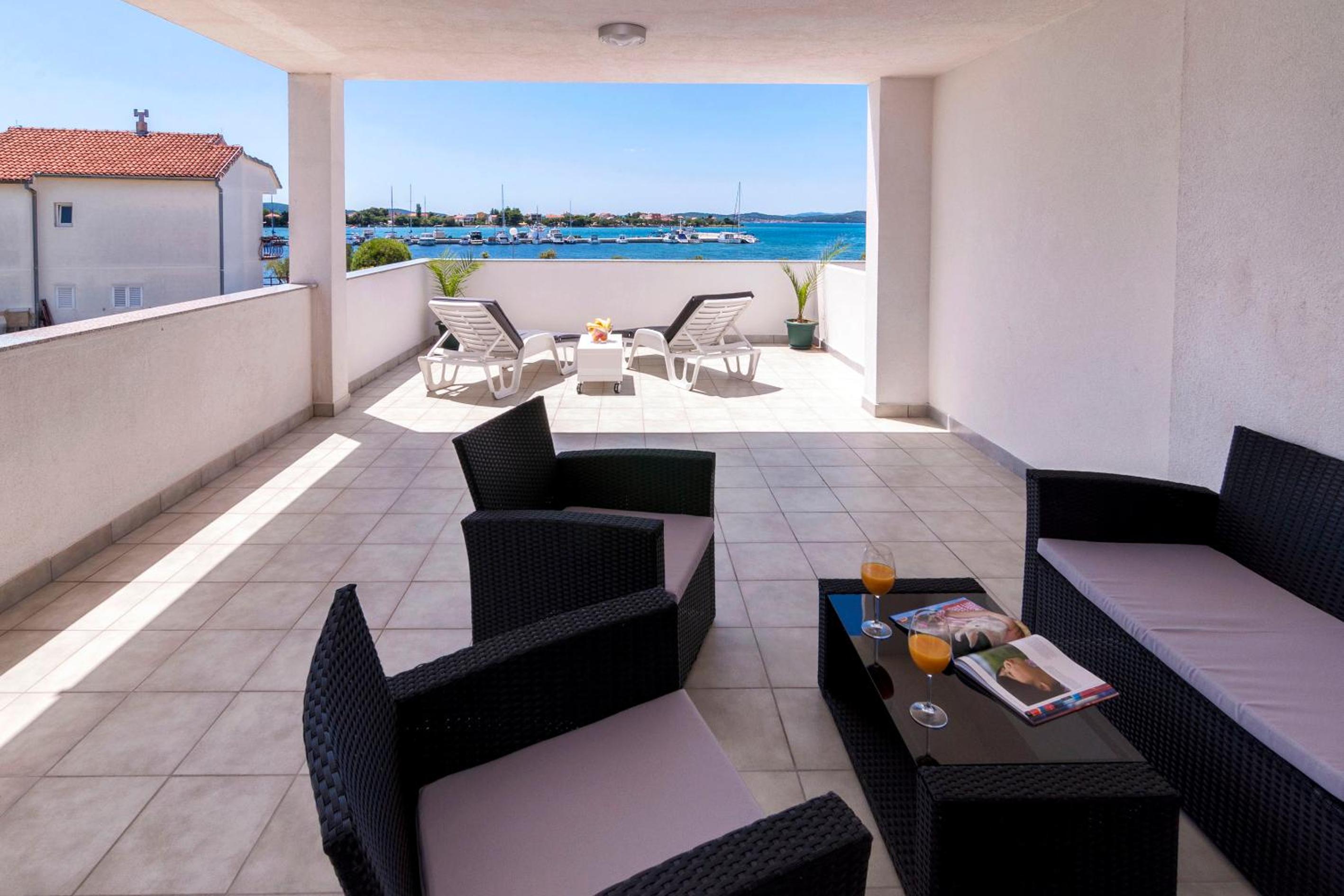 Two-Bedroom Apartment with Terrace and Sea View - Photo 1