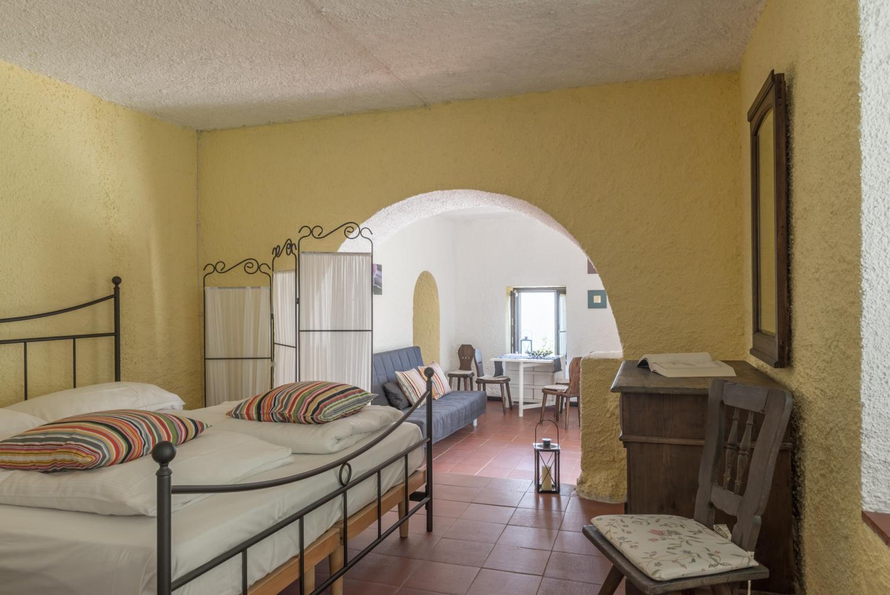Deluxe Two-Bedroom Apartment with Lake View