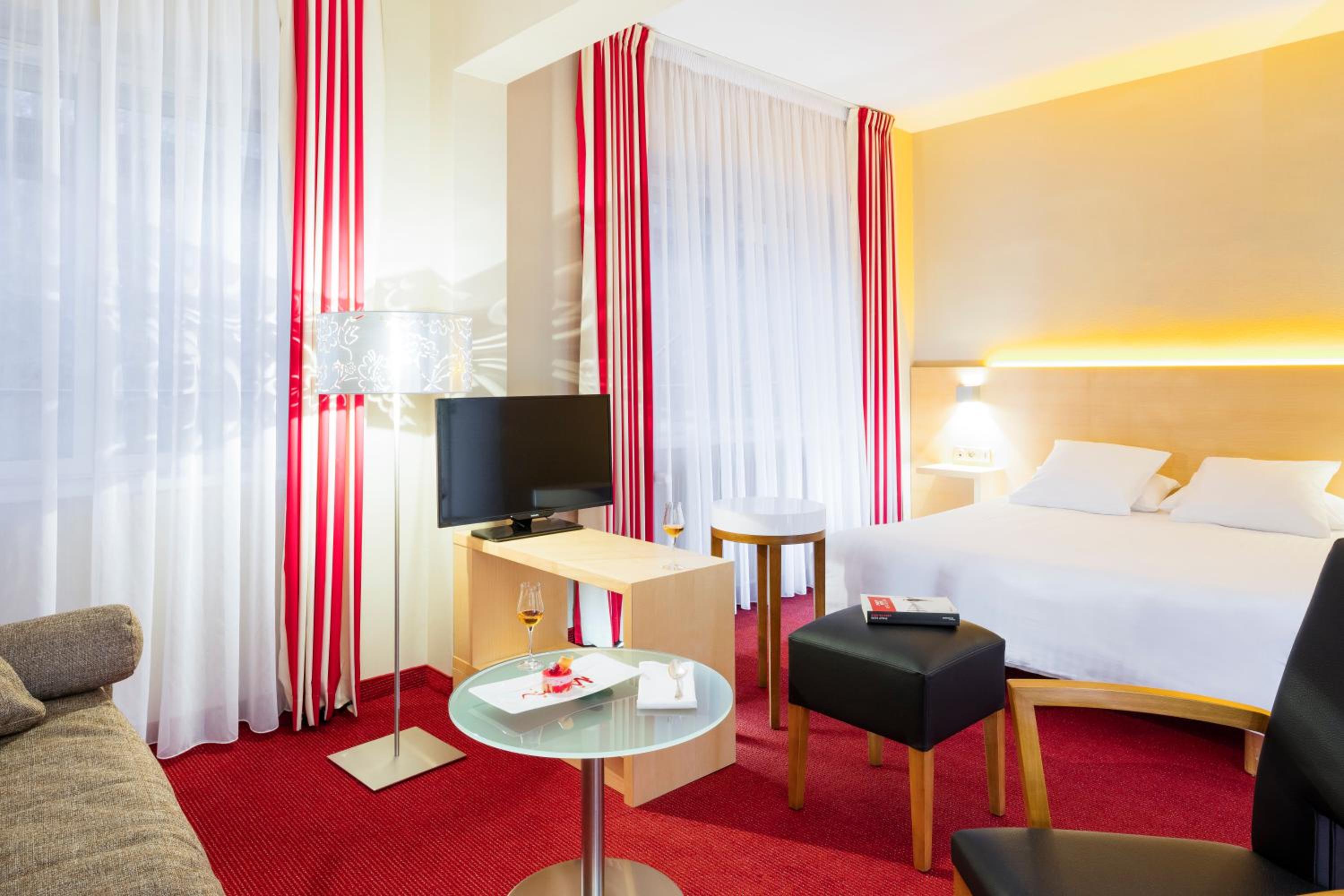 Junior Suite (2 Adults) - Photo 1