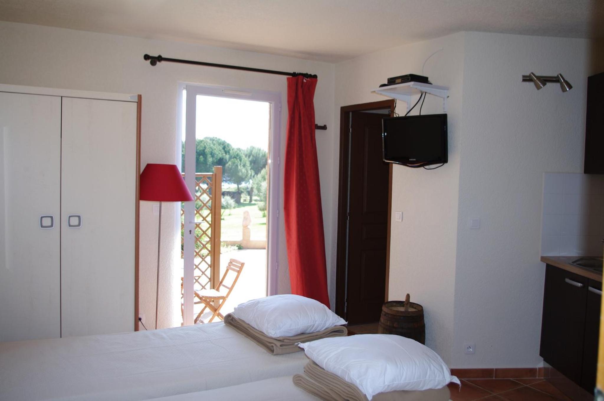 Studio Apartment photo 1