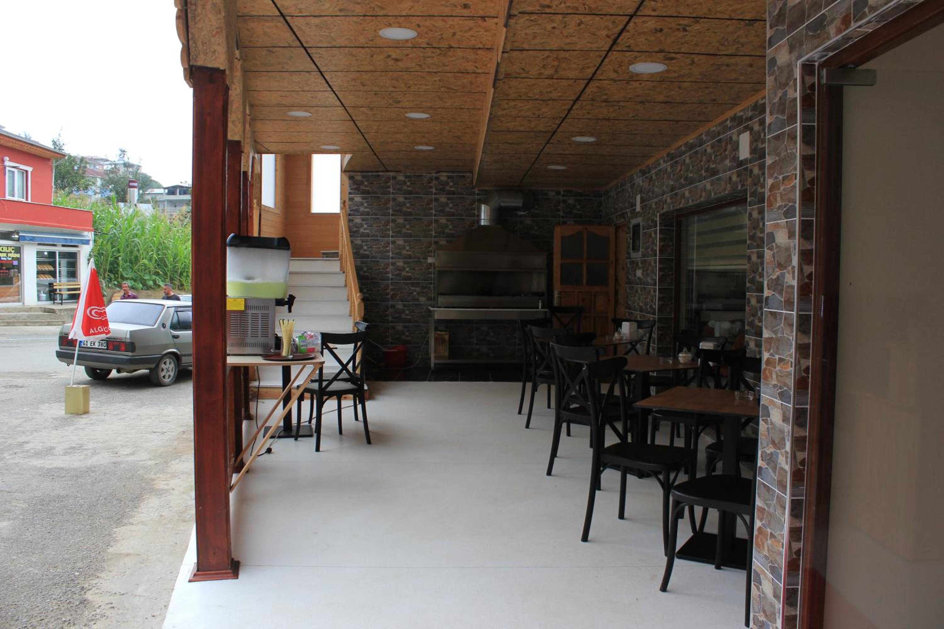 Family Room with Mountain View - Photo 3