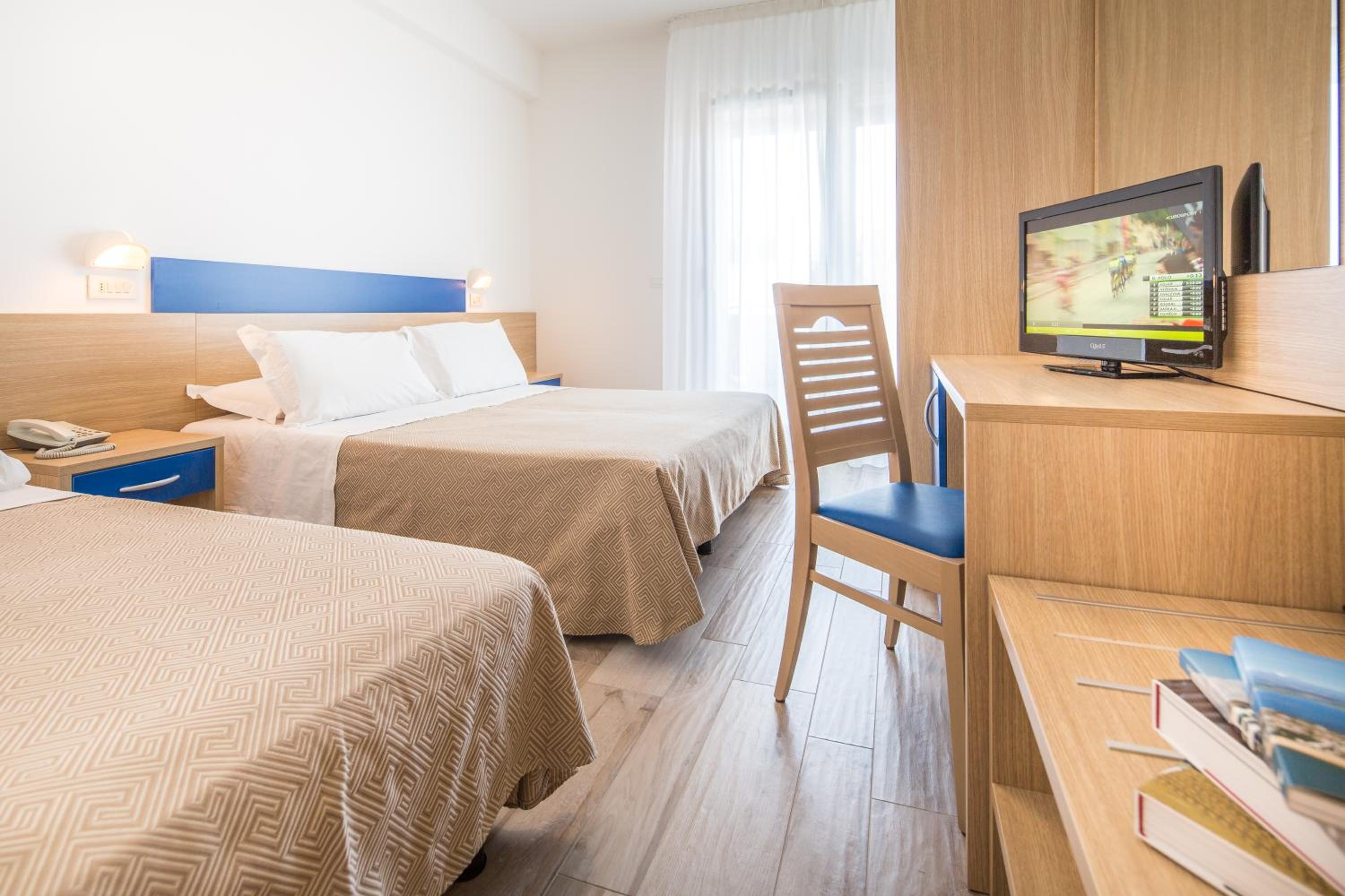 Standard Double Room with Extra Bed - Photo 4