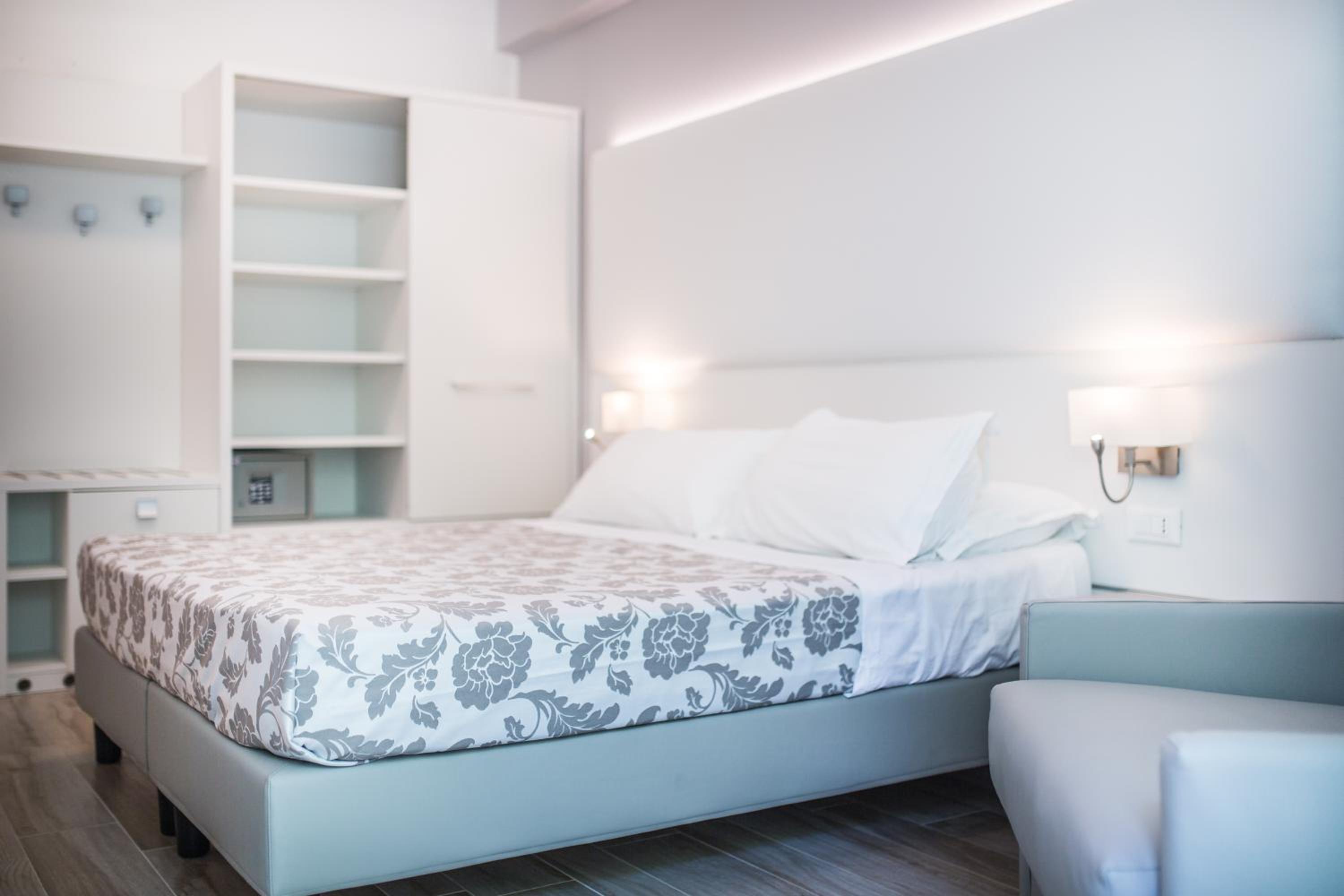 Superior Double or Twin Room - Photo 3