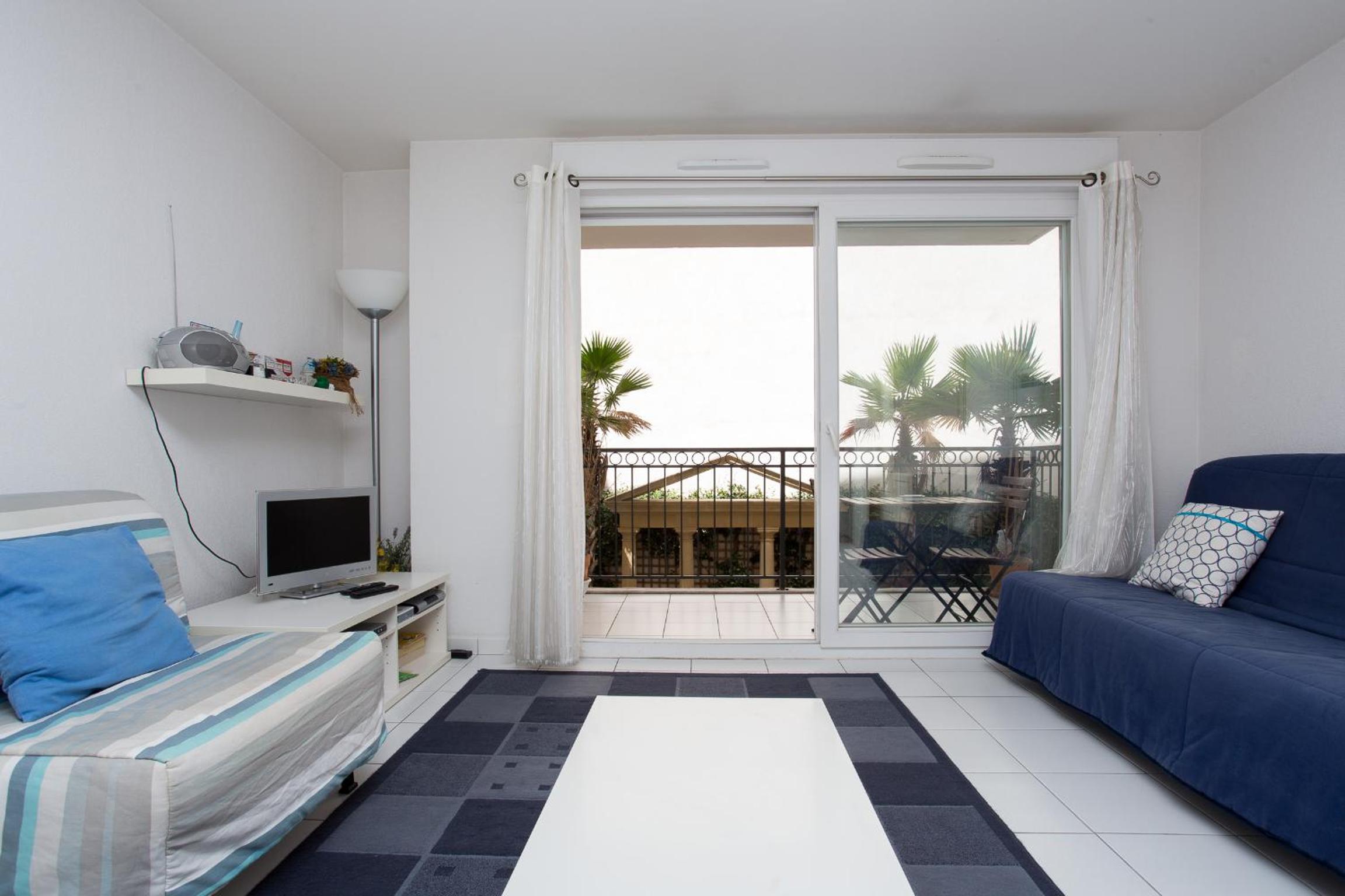 Studio (3 Adults)