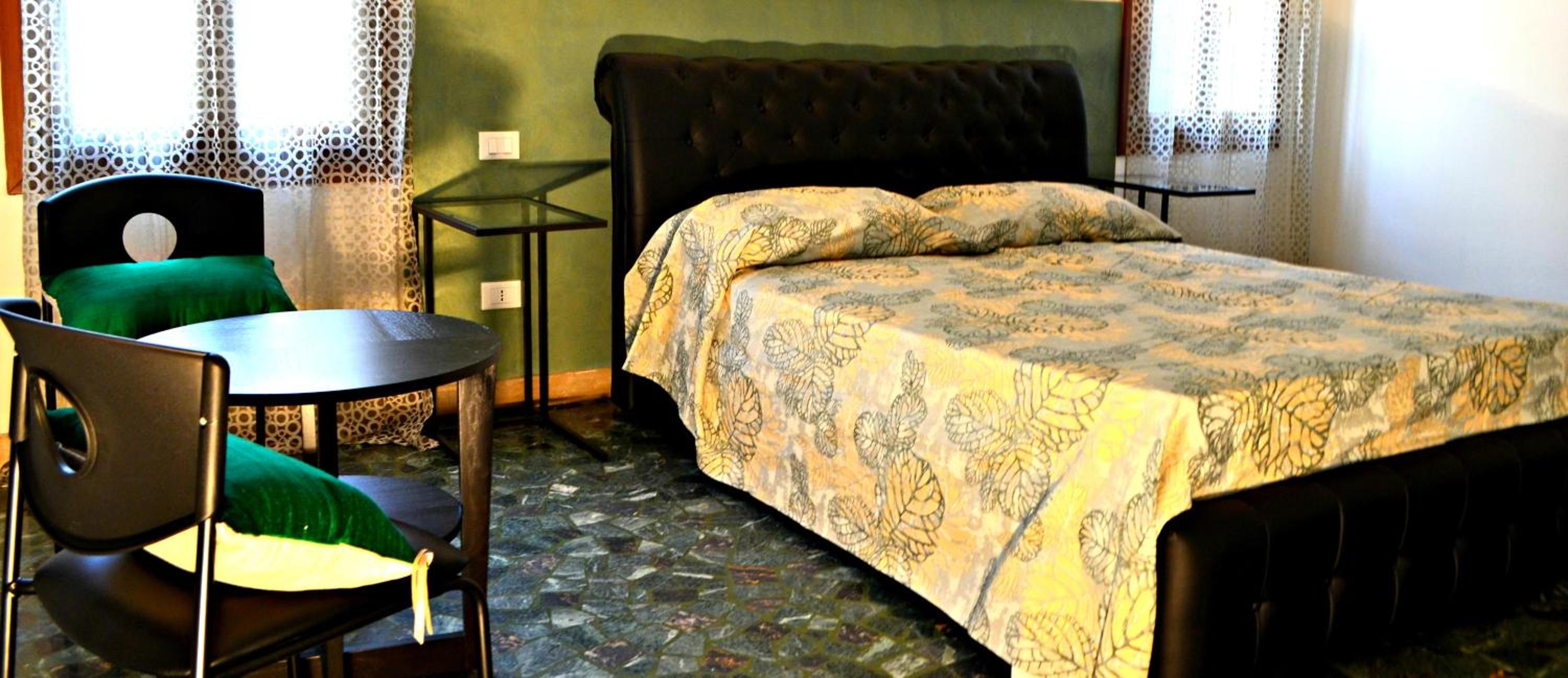 Double Room with Private External Bathroom photo 1