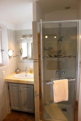 Twin Room with Private Bathroom photo 1