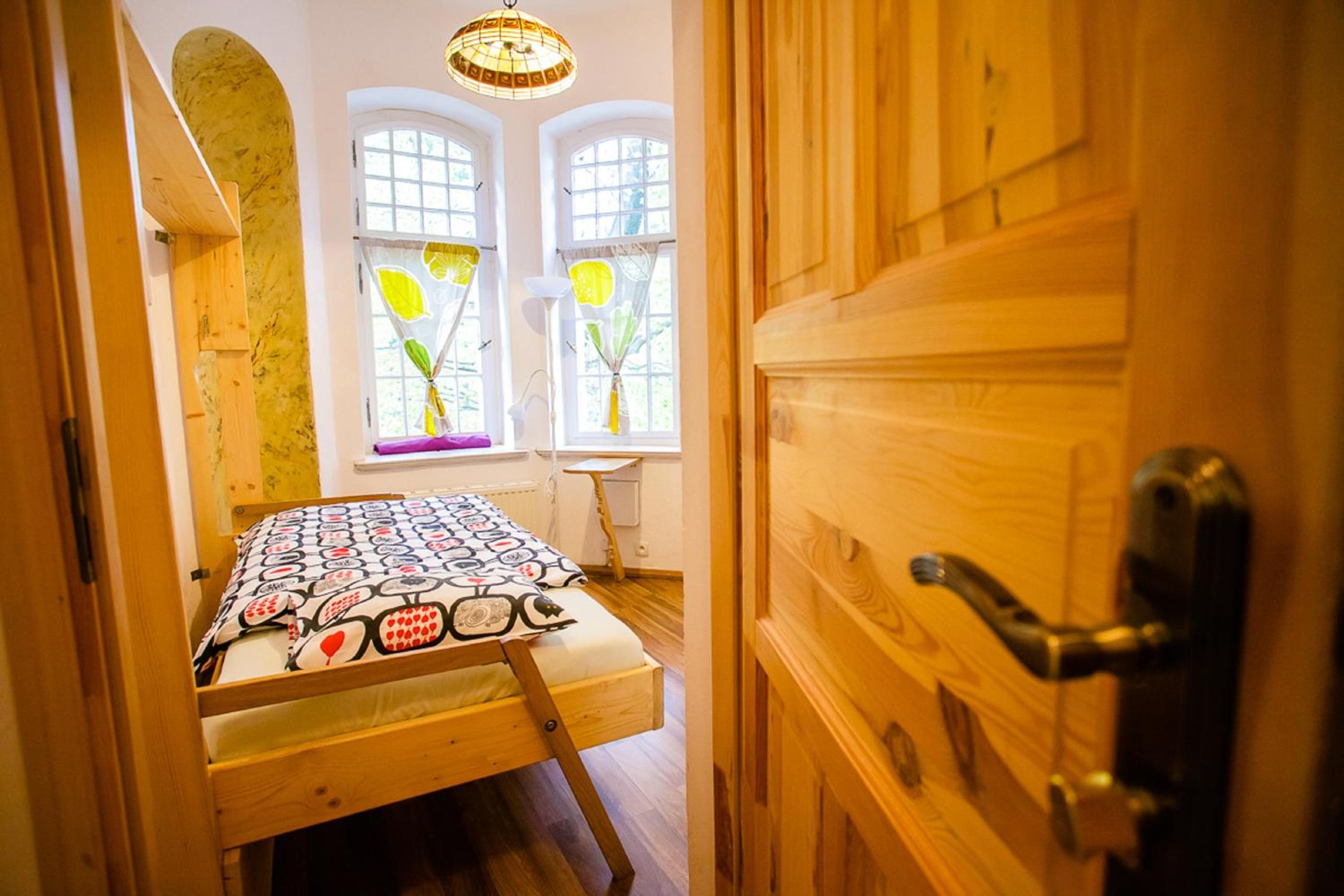 Single Room with Shared Bathroom photo 2