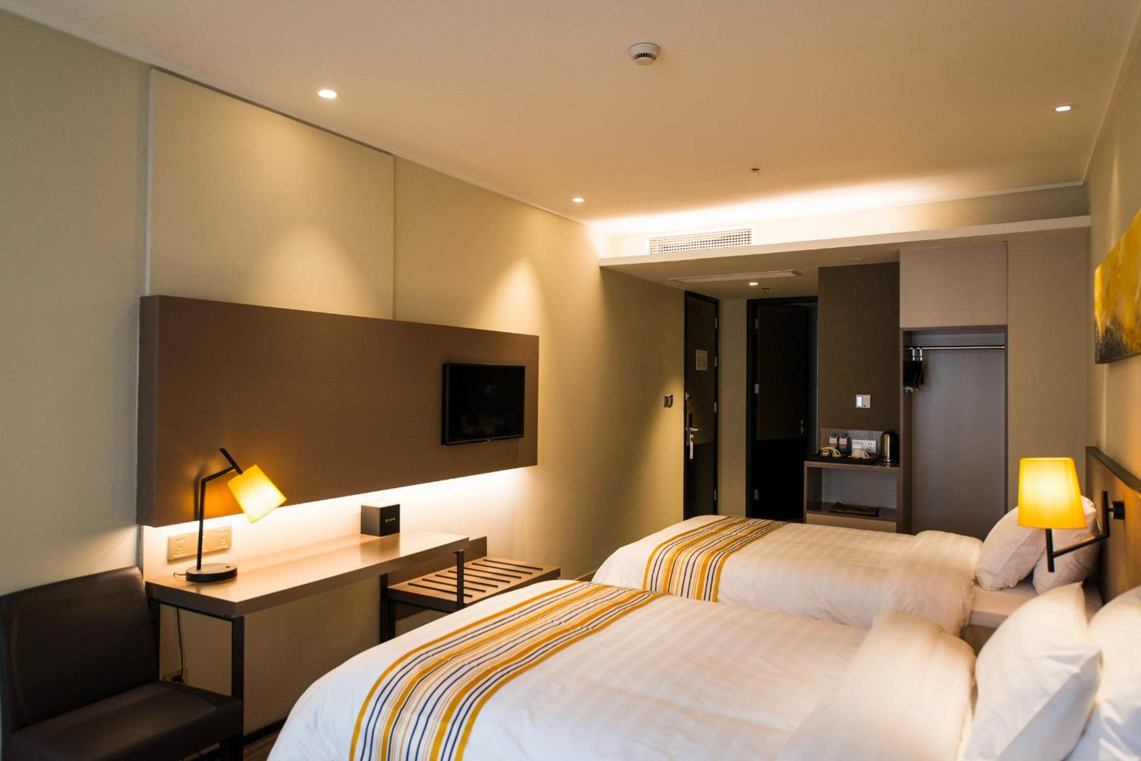 Yitel Business Twin Room - Photo 1