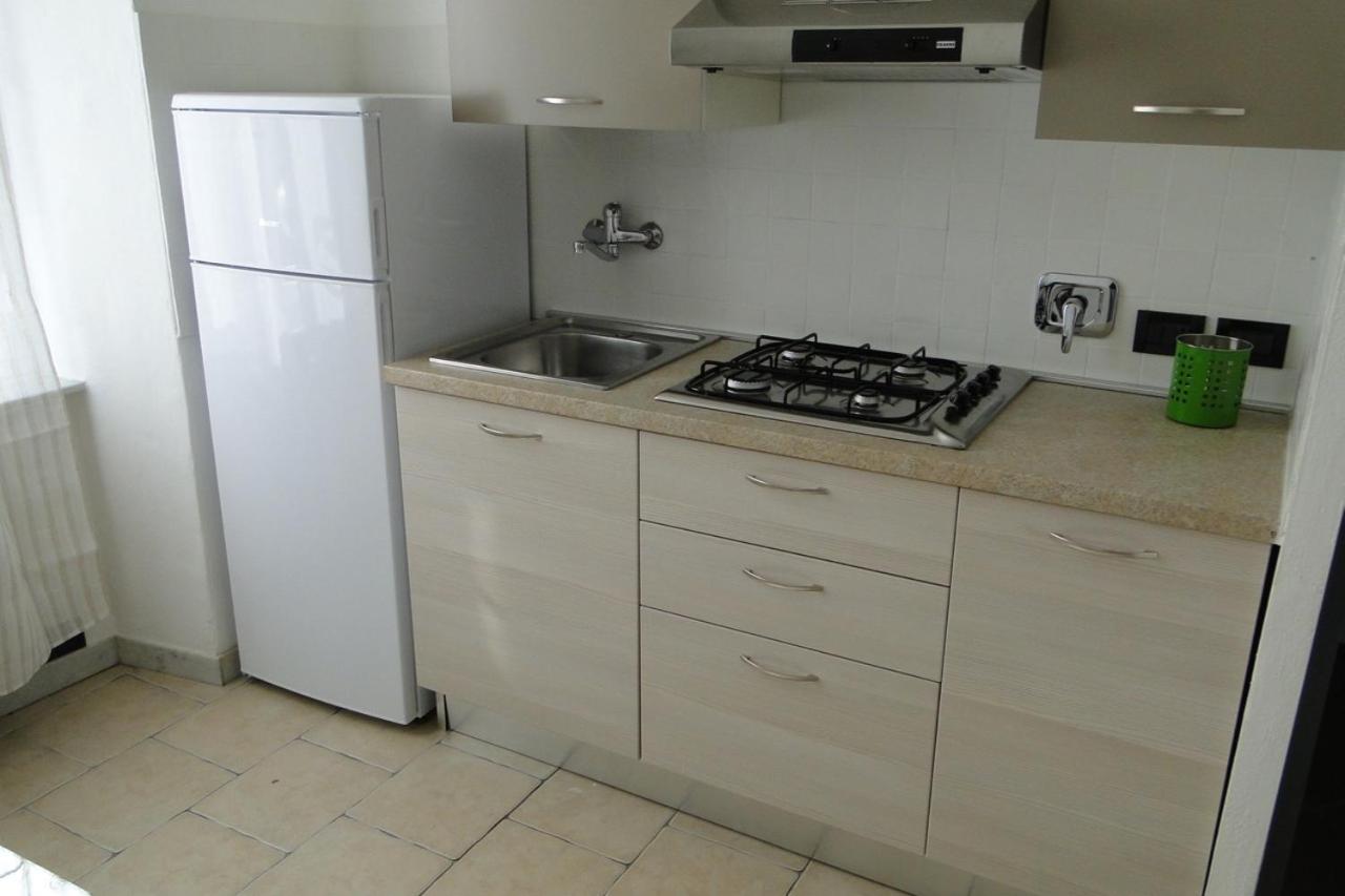 One-Bedroom Apartment - Photo 12