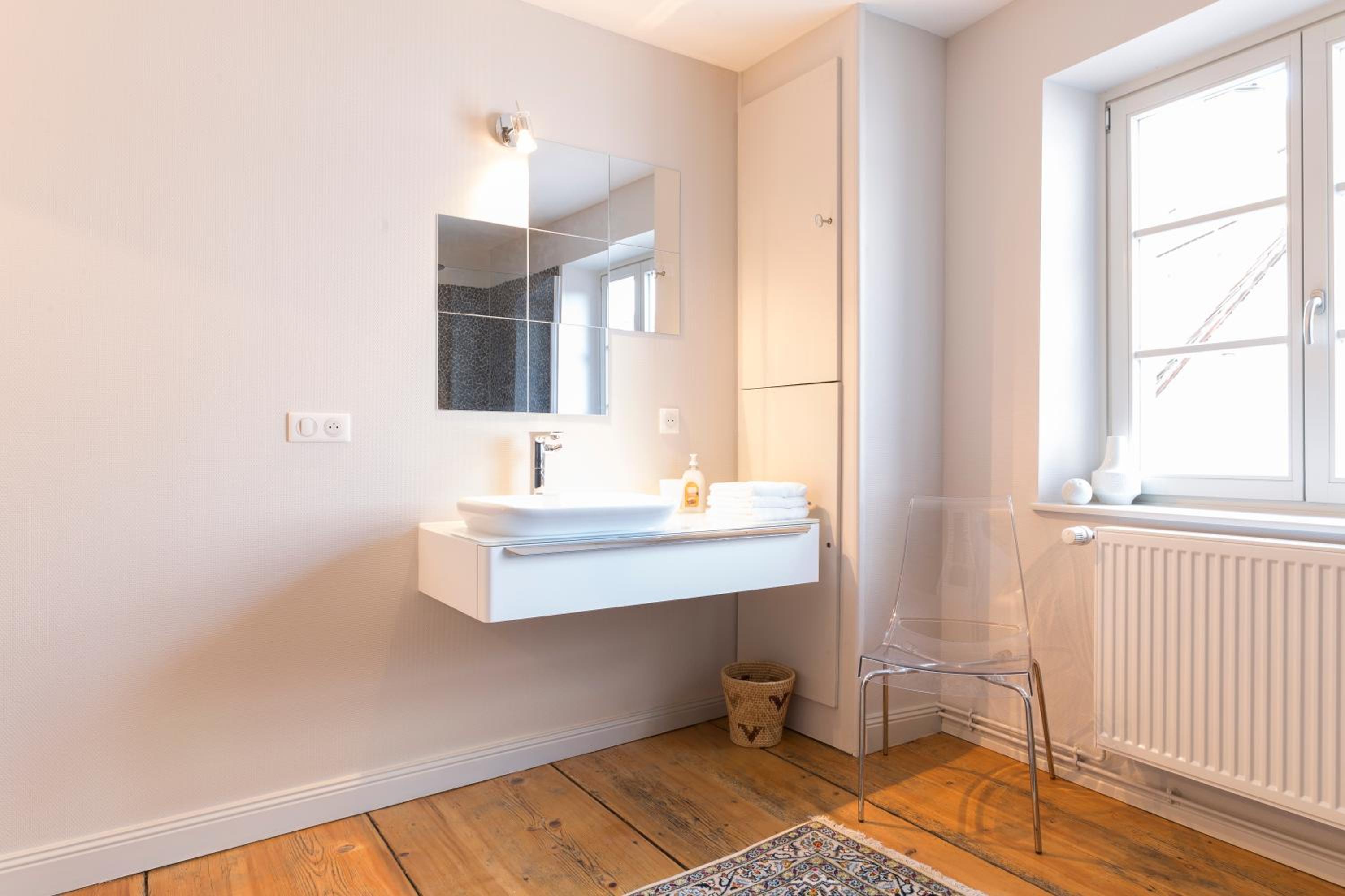 Two-Bedroom Apartment Suite Saint Nicolas - Photo 4