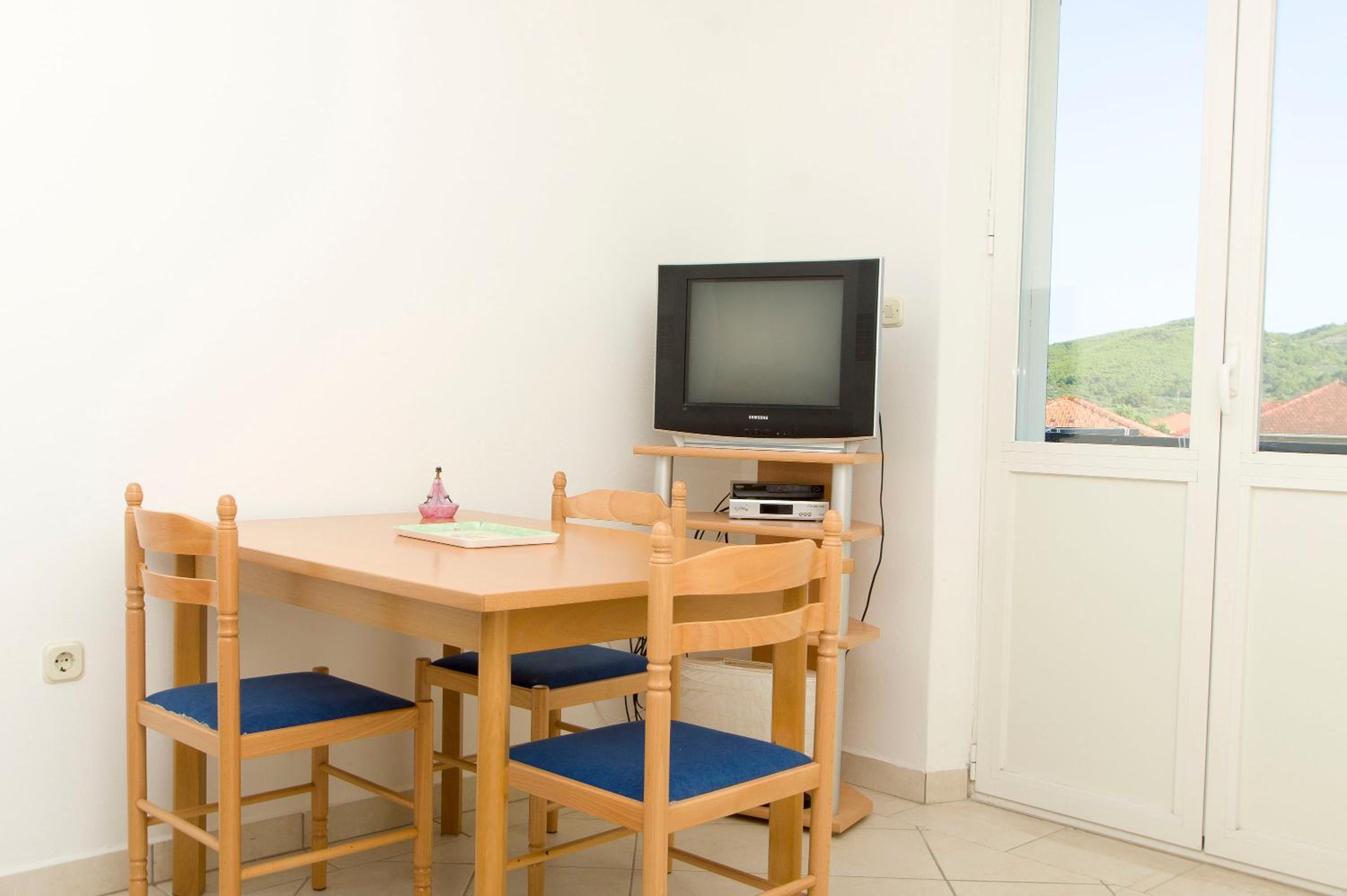 Comfort One-Bedroom Apartment with Balcony photo 2