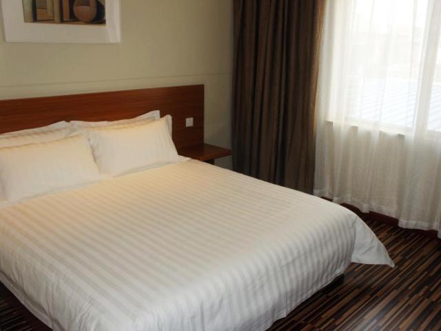Business Suite A photo 1