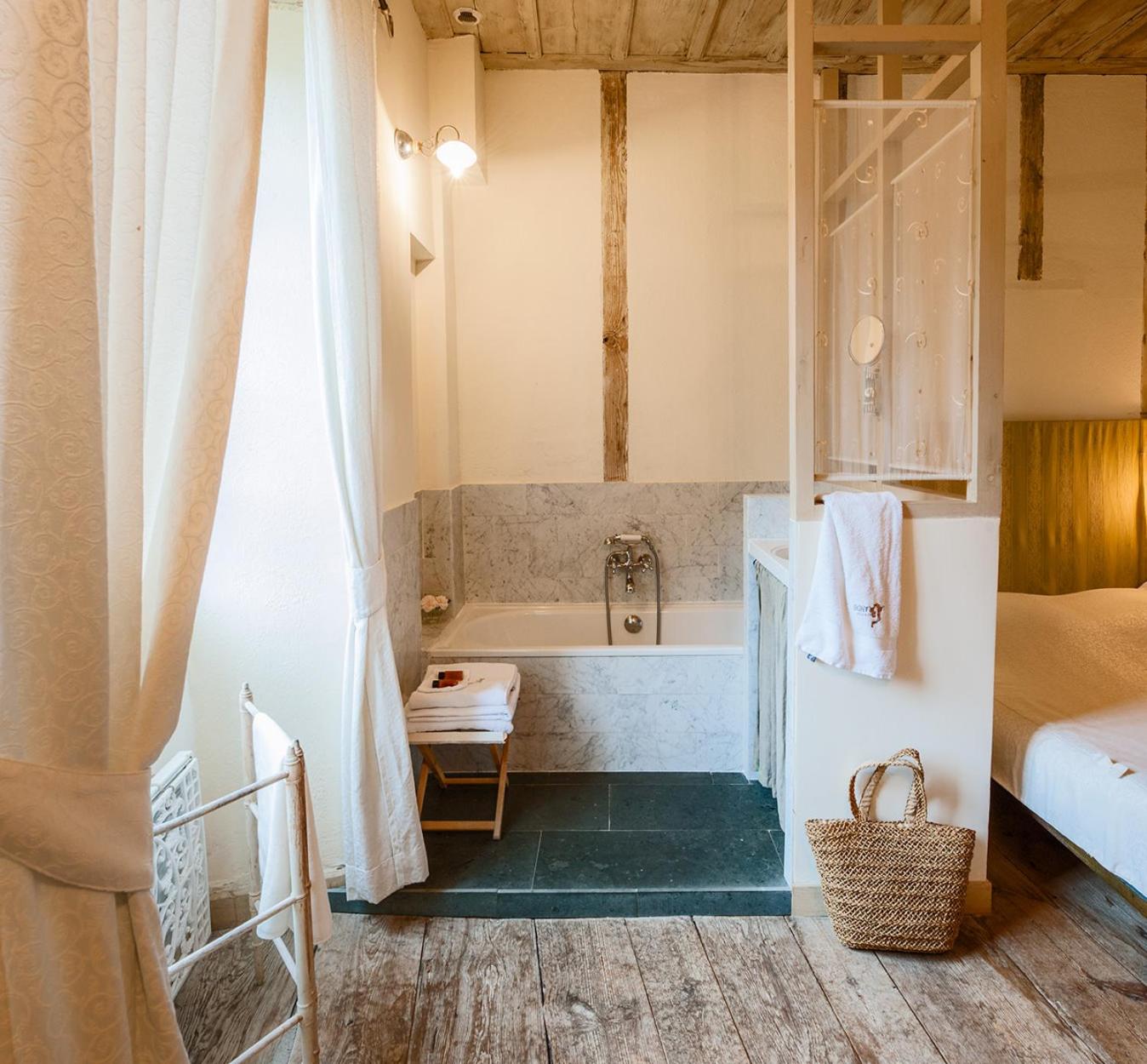 Double Room - Photo 3