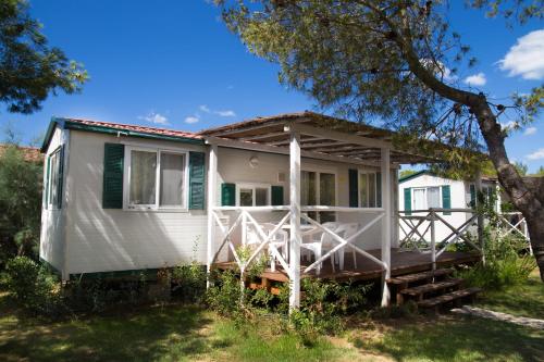 Mobile Home (5 Adults)