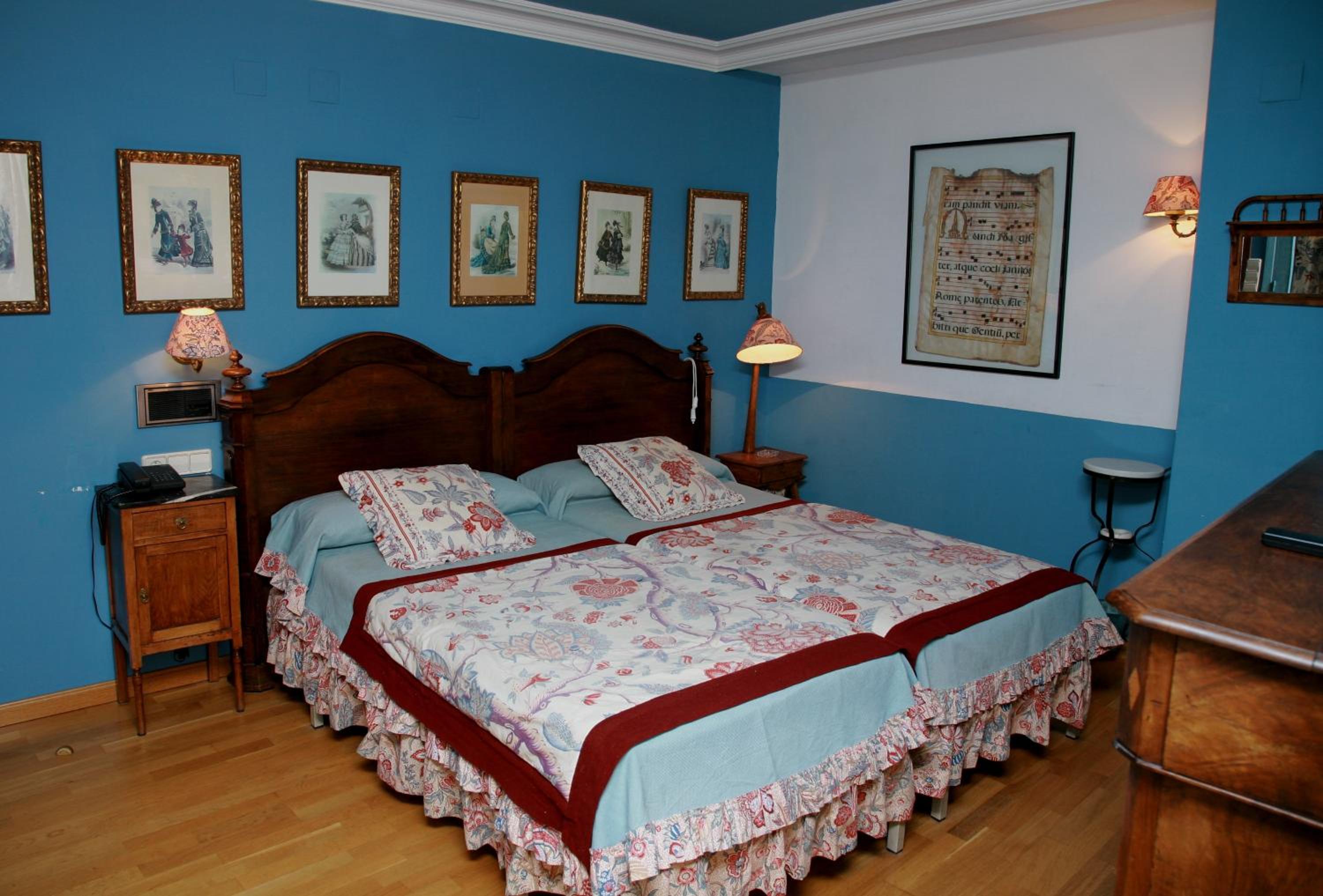 Double or Twin Room photo 3