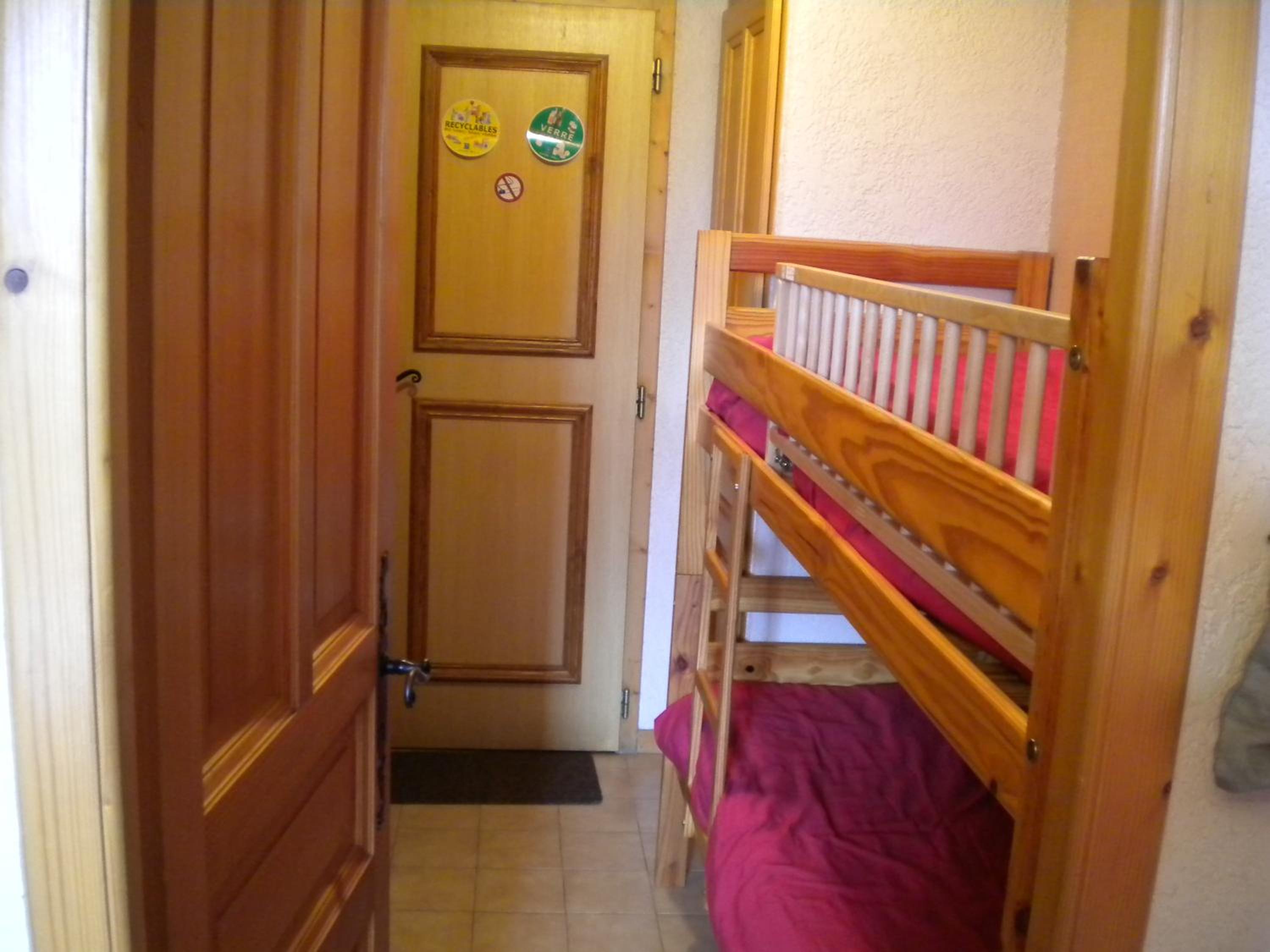 Studio Apartment - Photo 1