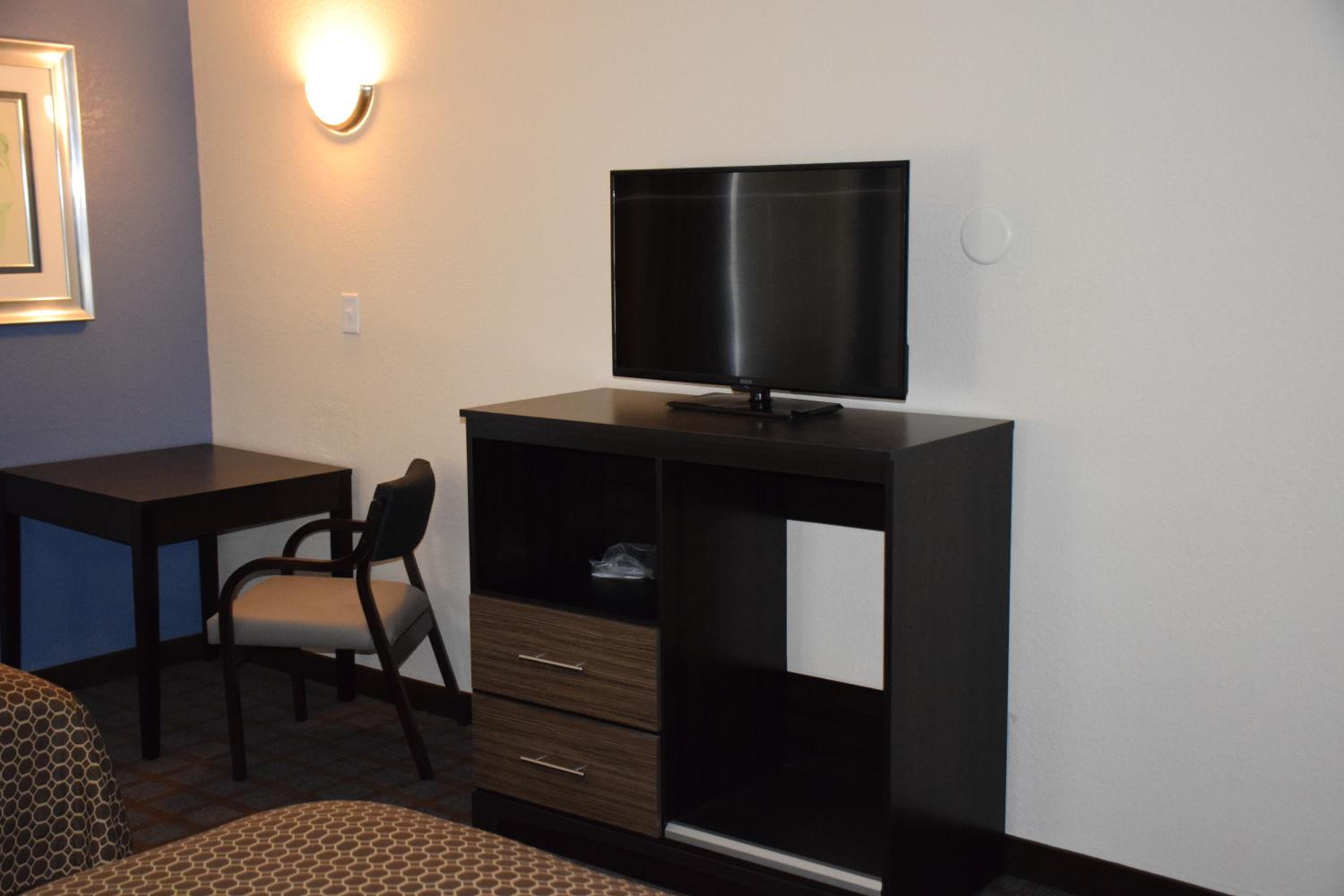 Studio Suite with Two Double Beds - Non-Smoking