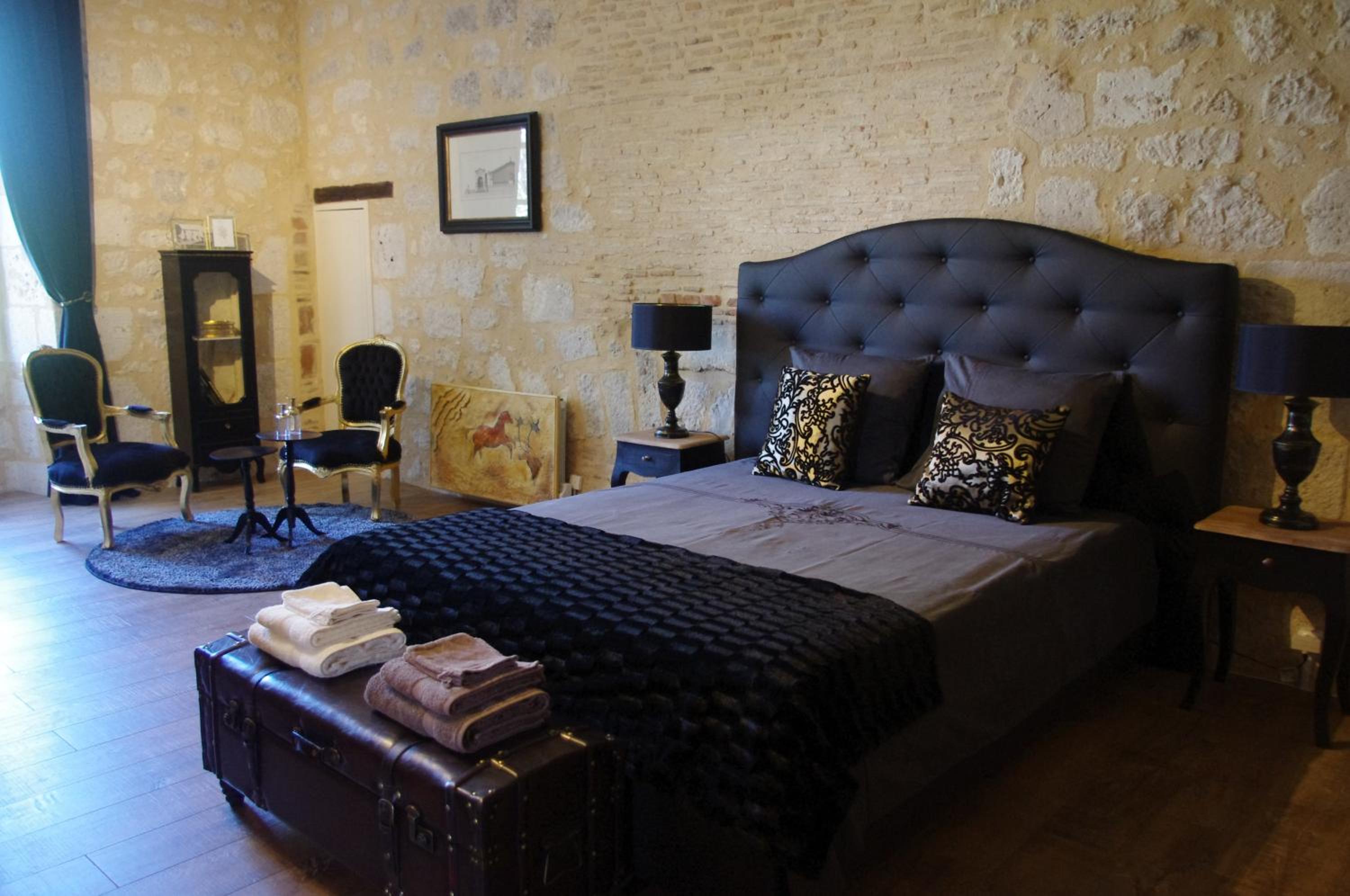 One-Bedroom Apartment - Photo 7