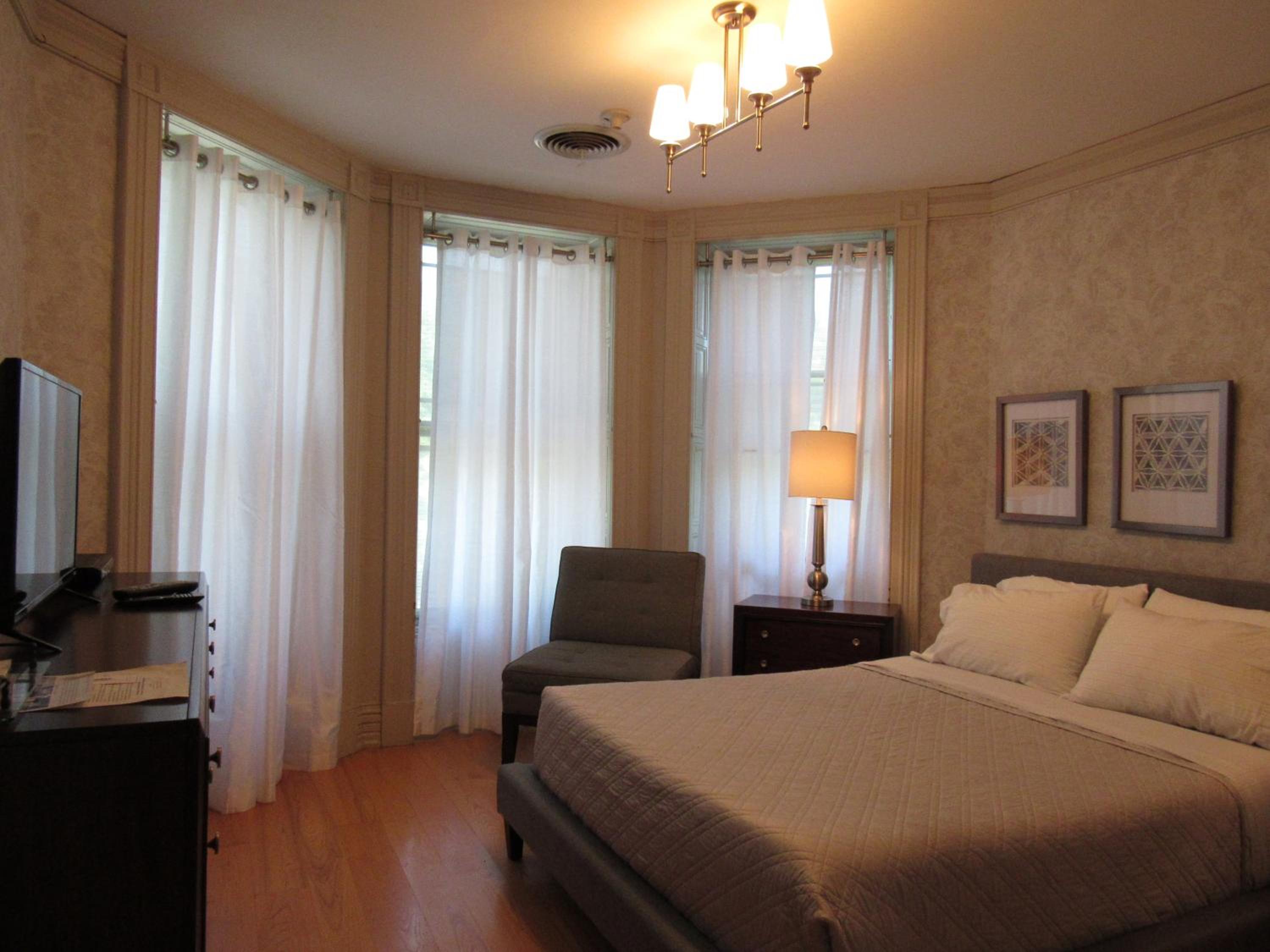 Standard Queen Room