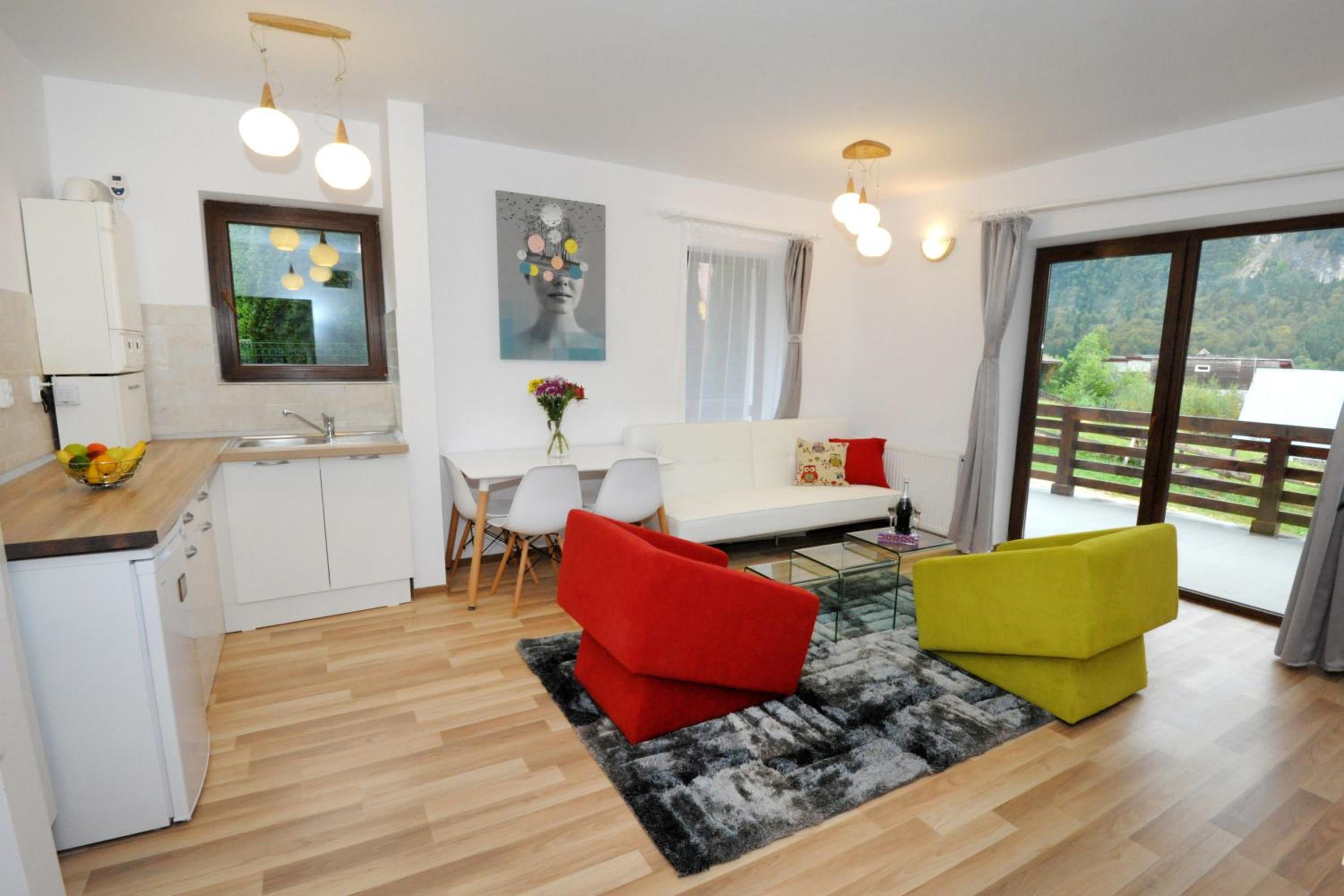 Apartment with Mountain View