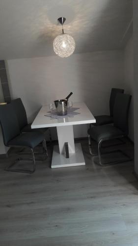 One-Bedroom Apartment - Photo 4