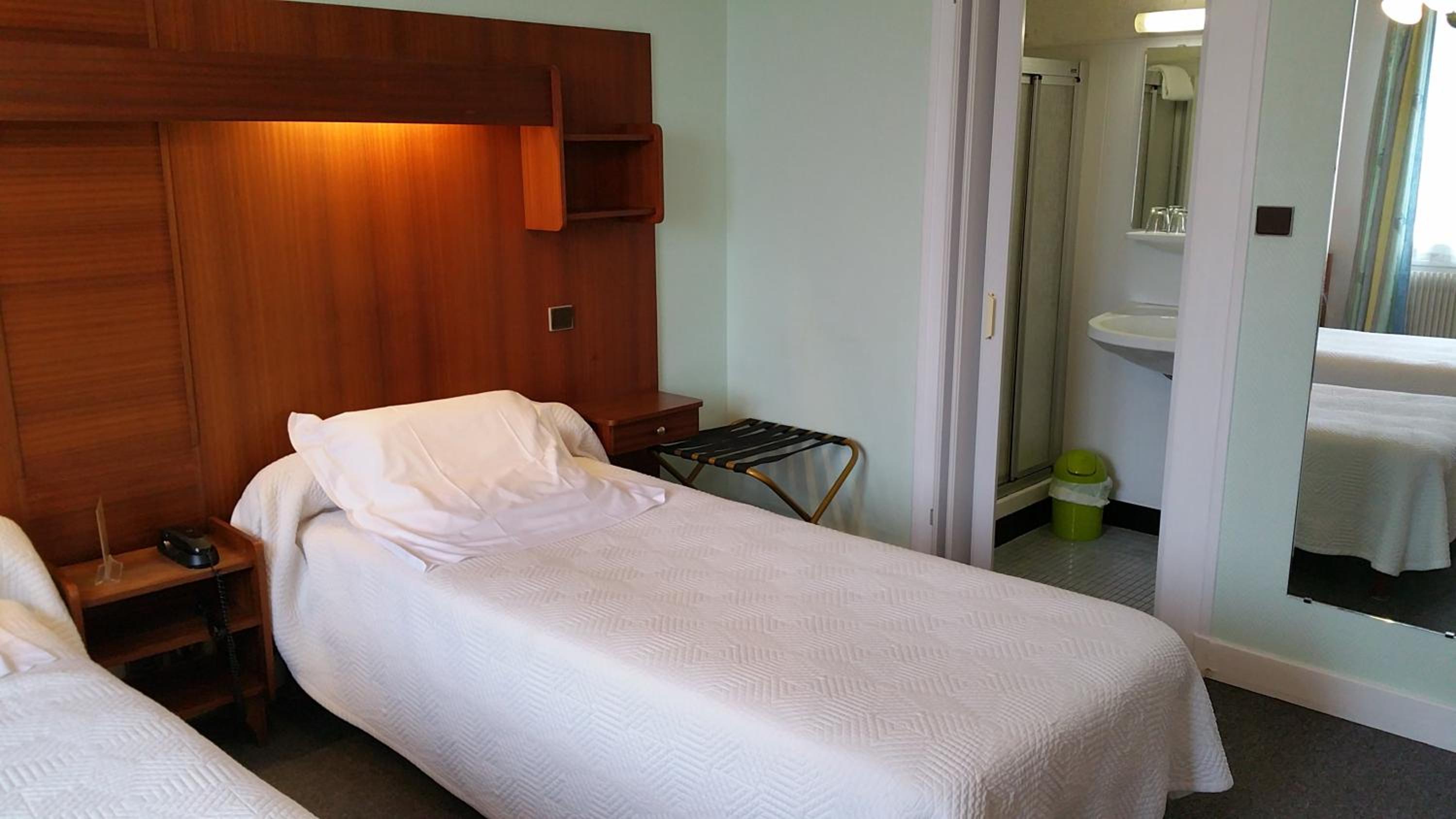 Budget Twin Room photo 2