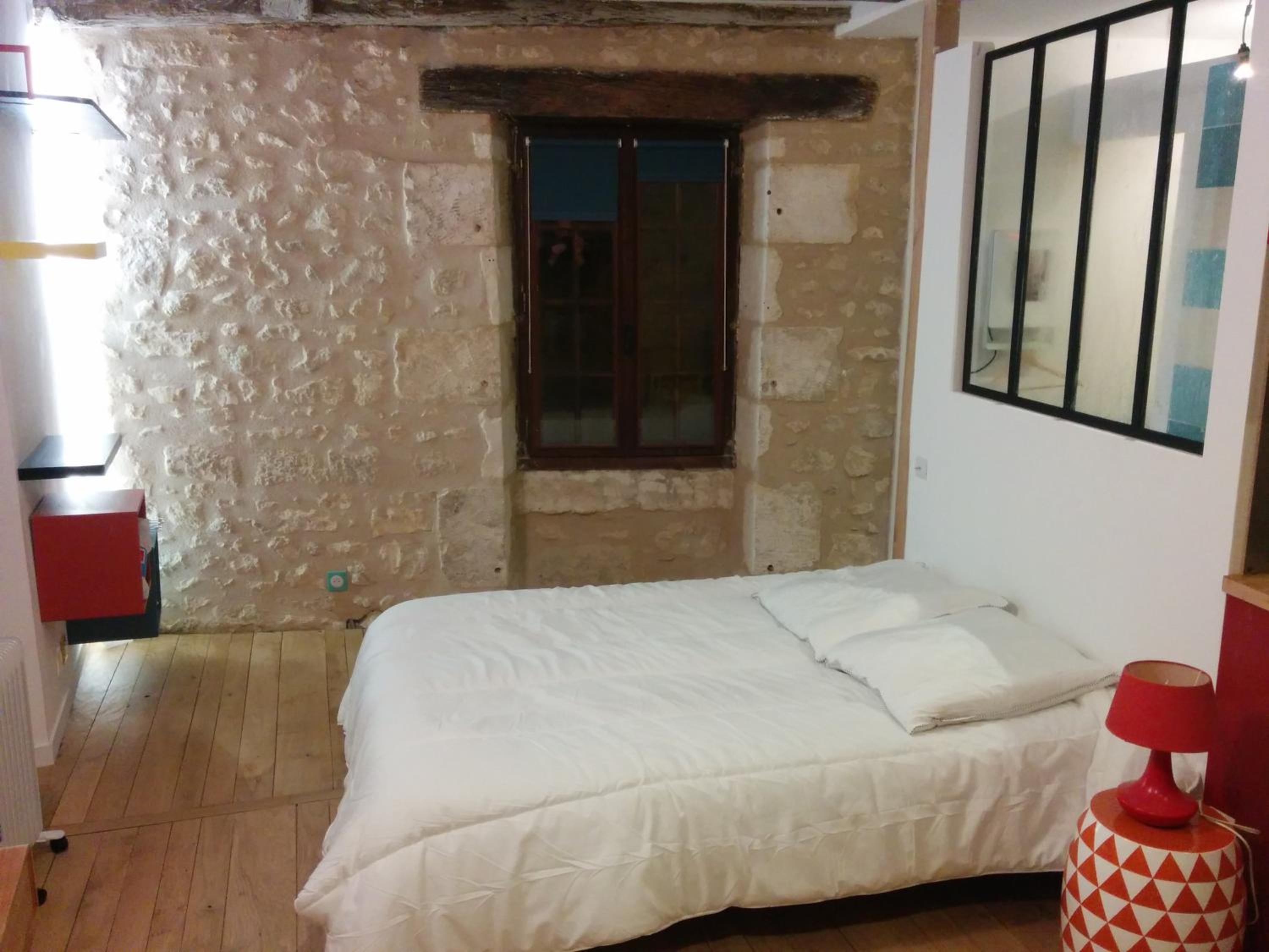Apartment with Shower - Photo 1