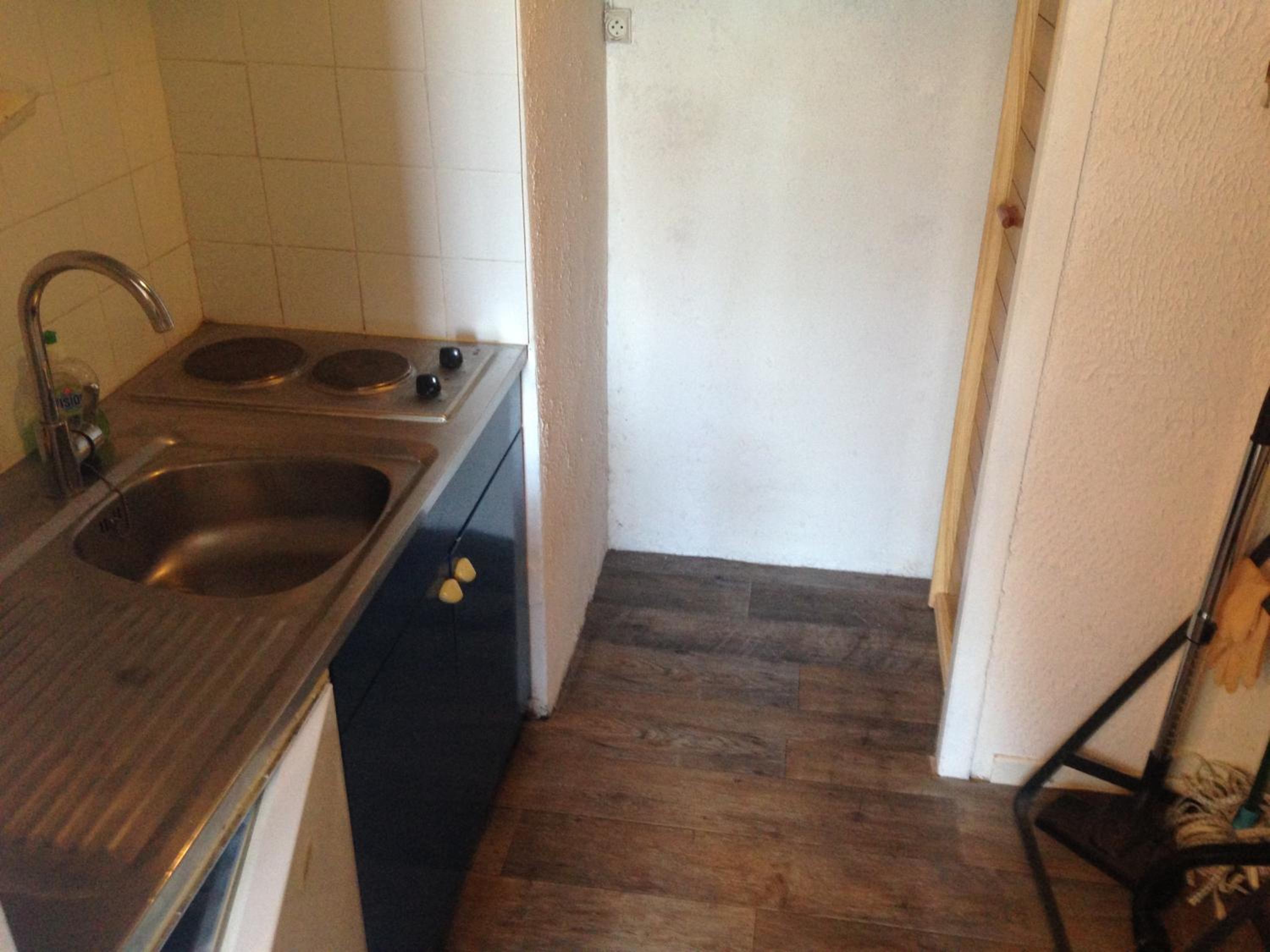 Apartment with Balcony - Photo 9