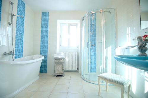 Superior Triple Room photo 3