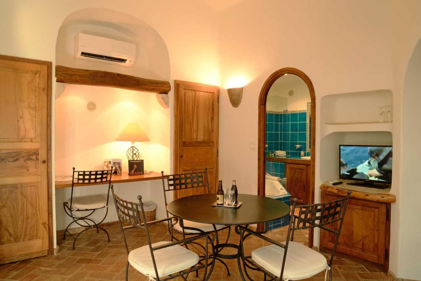 Suite with Garden View photo 2