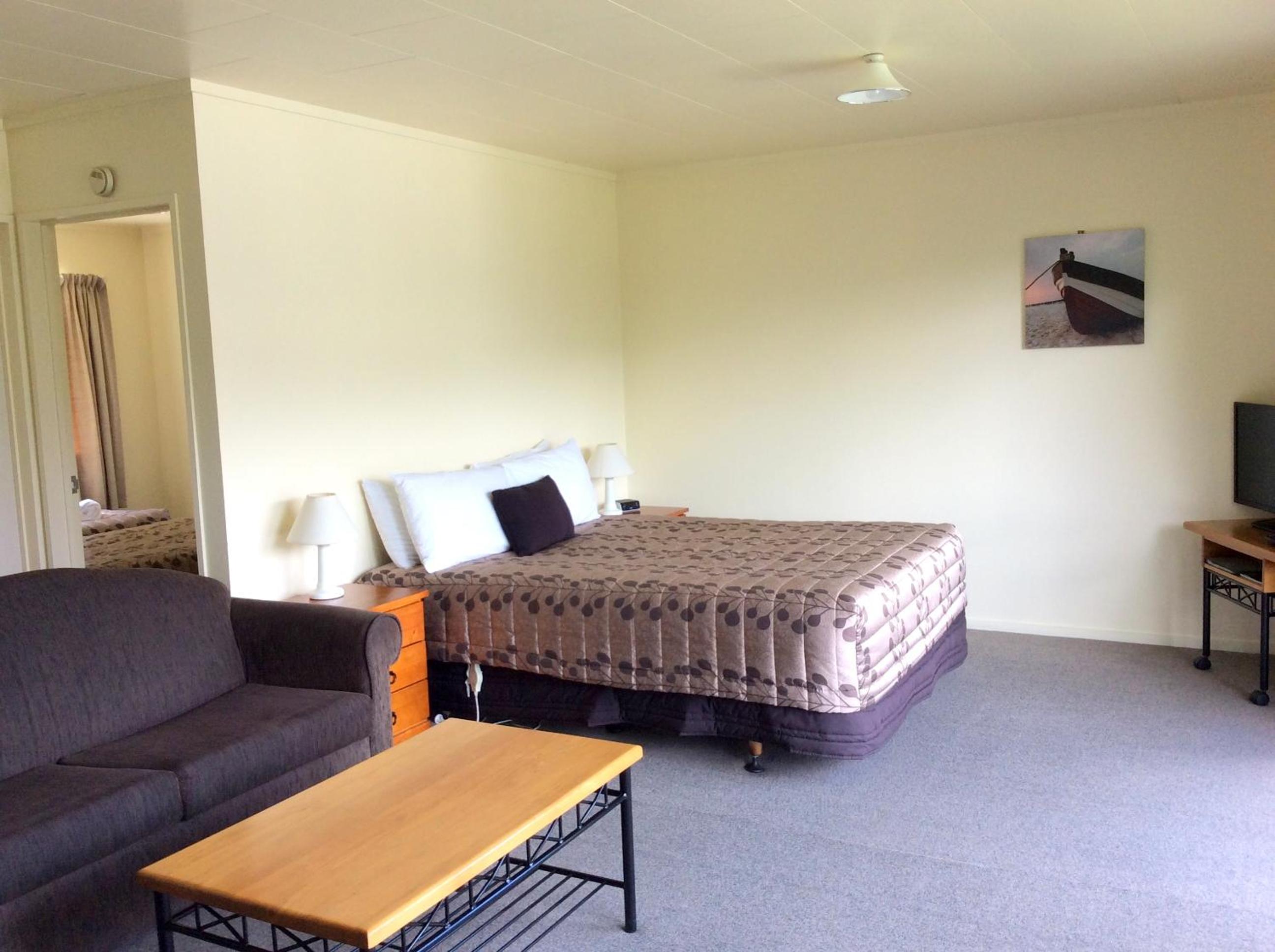 Family Room photo 3