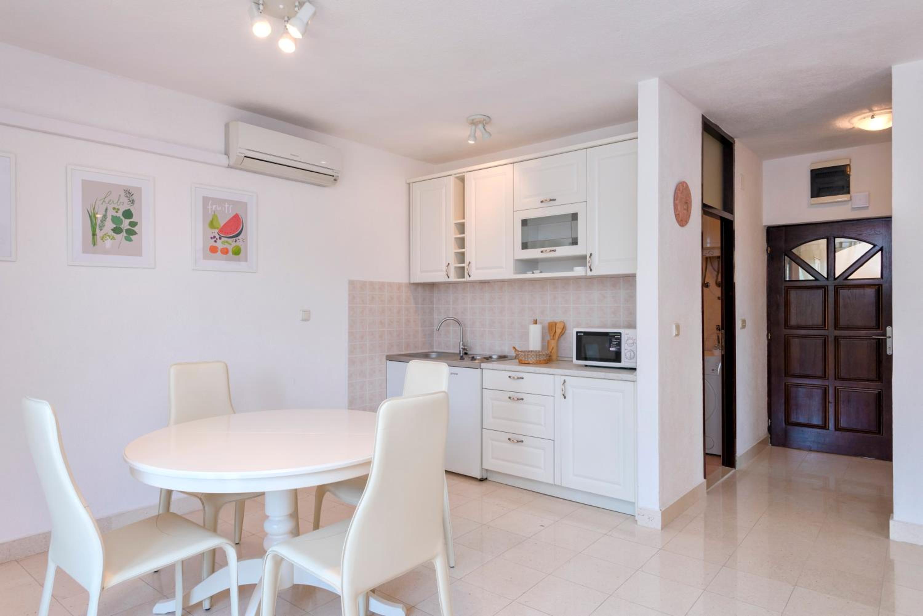 Apartment photo 3