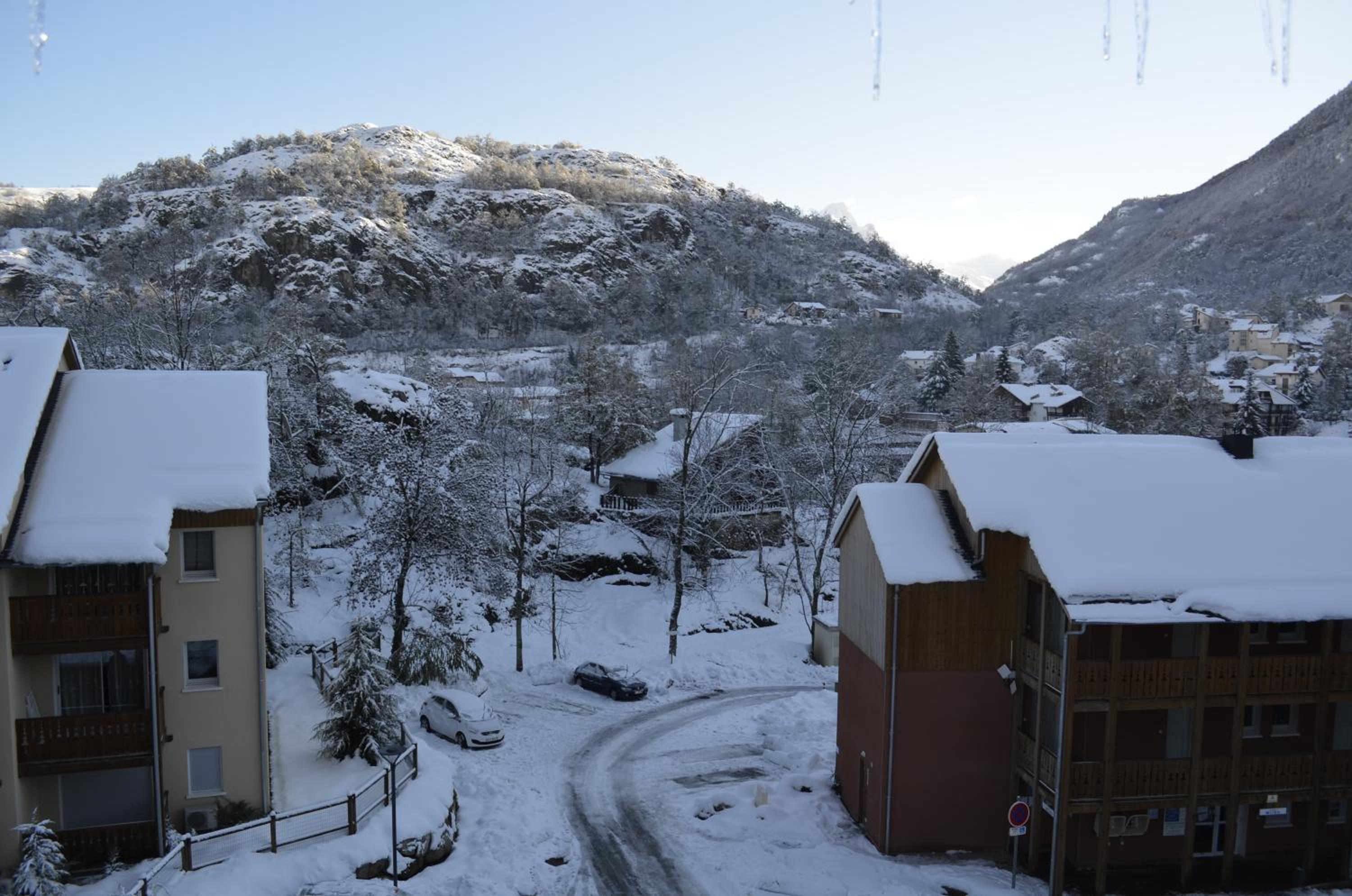 Apartment with Mountain View photo 1