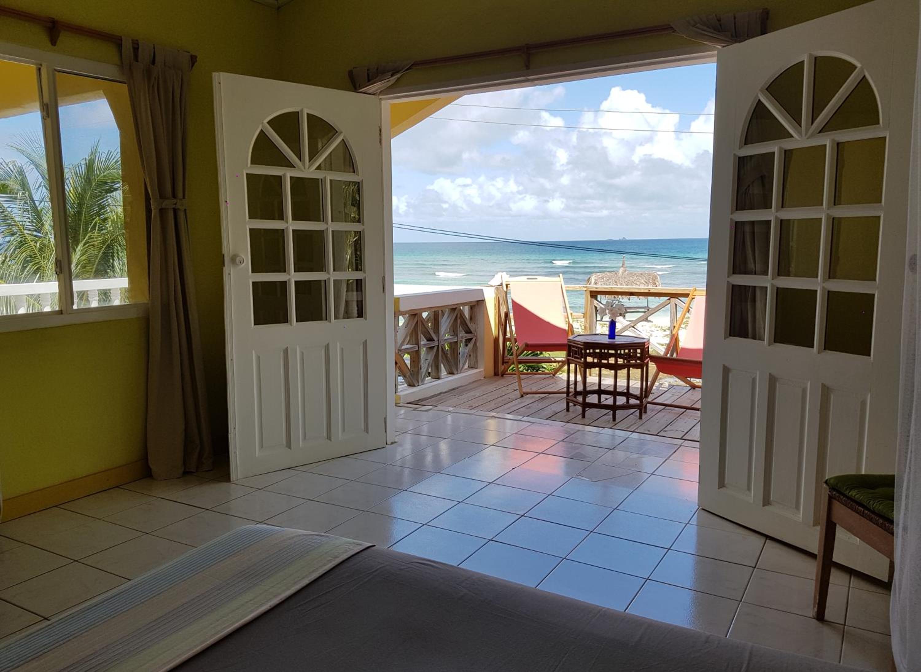Double Room with Balcony and Sea View (Large) photo 3
