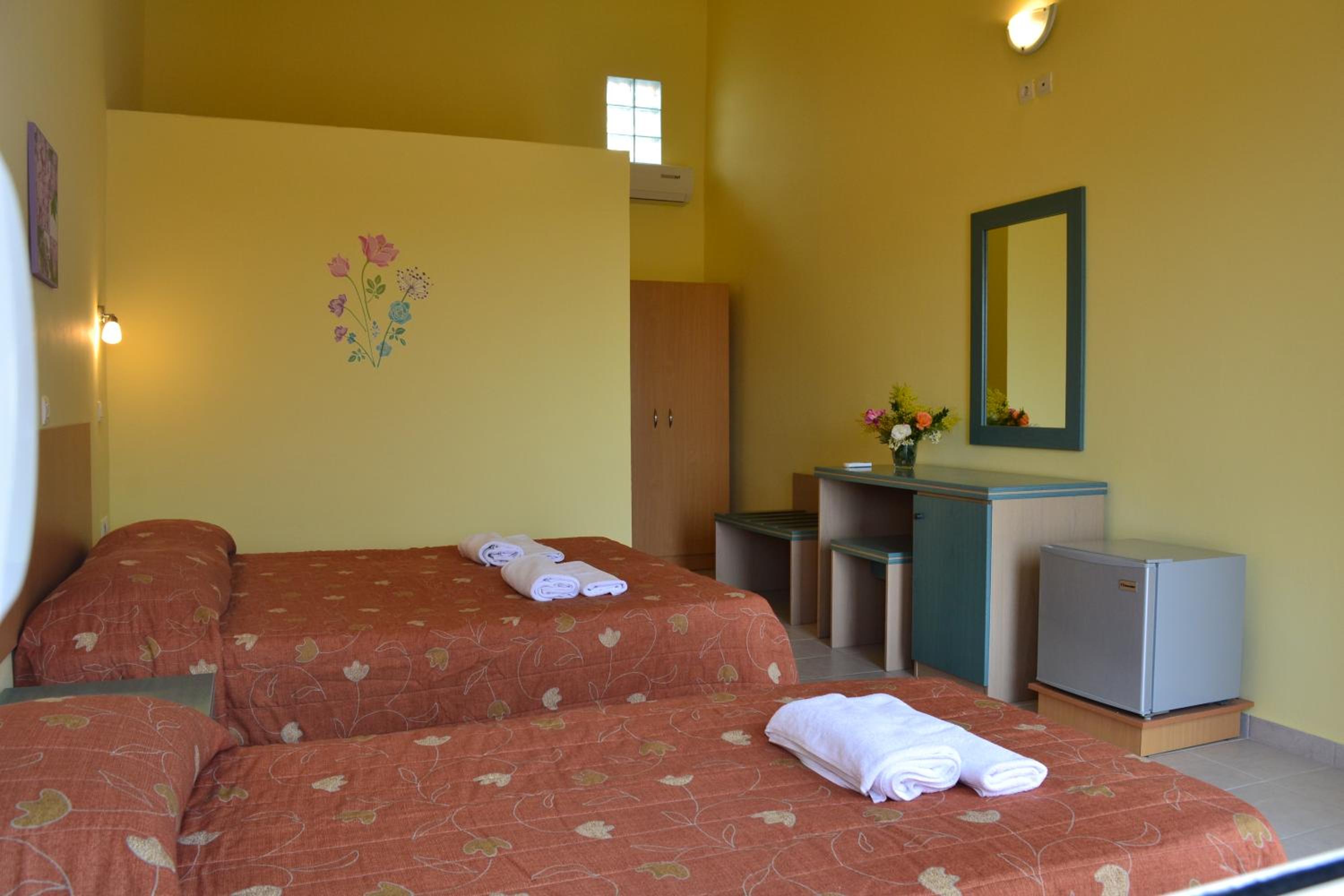 Twin Room with Shower photo 2