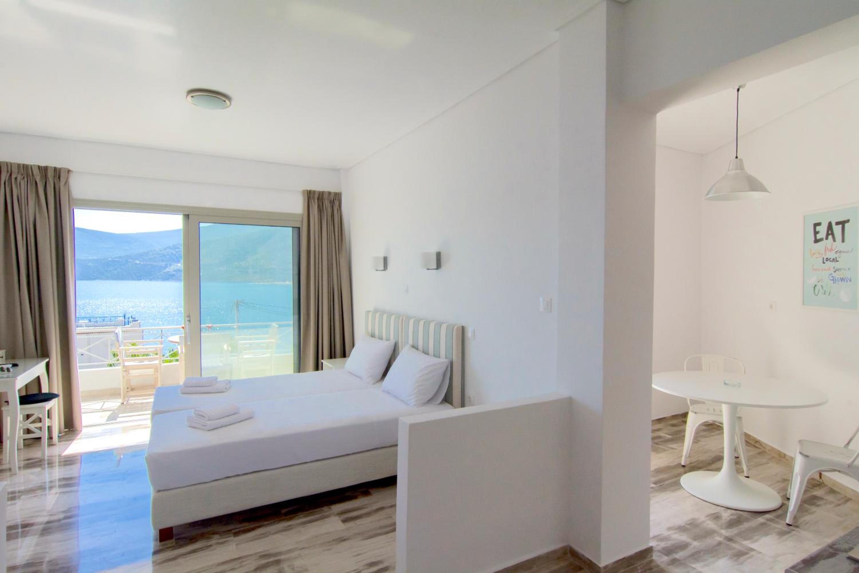 Studio Apartment with Sea View photo 2