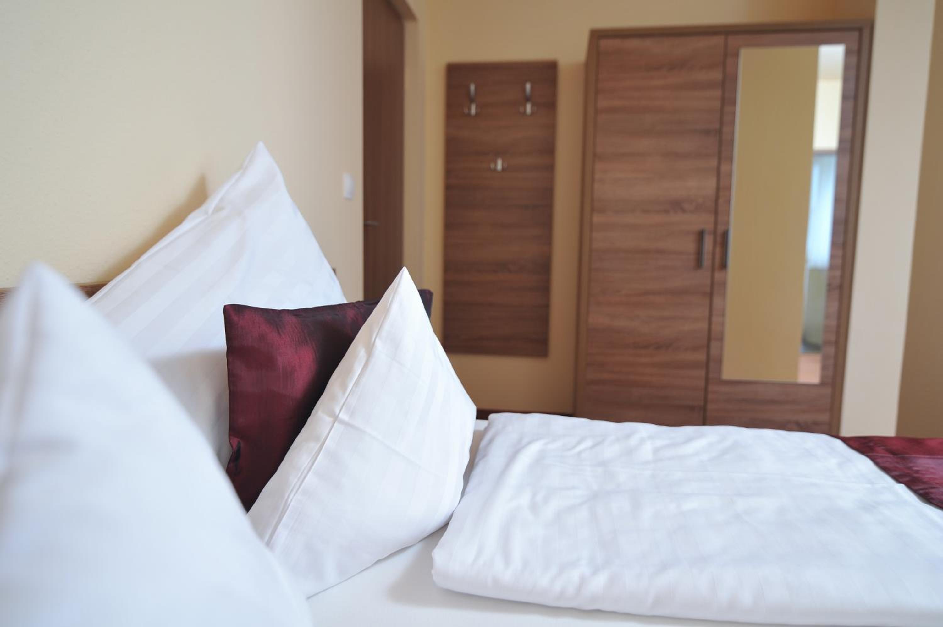 Standard Double or Twin Room - Photo 10