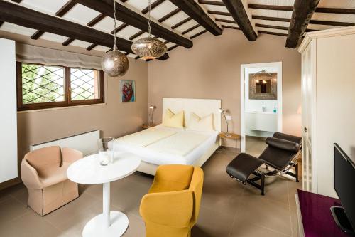 One-Bedroom Apartment (2 Adults)