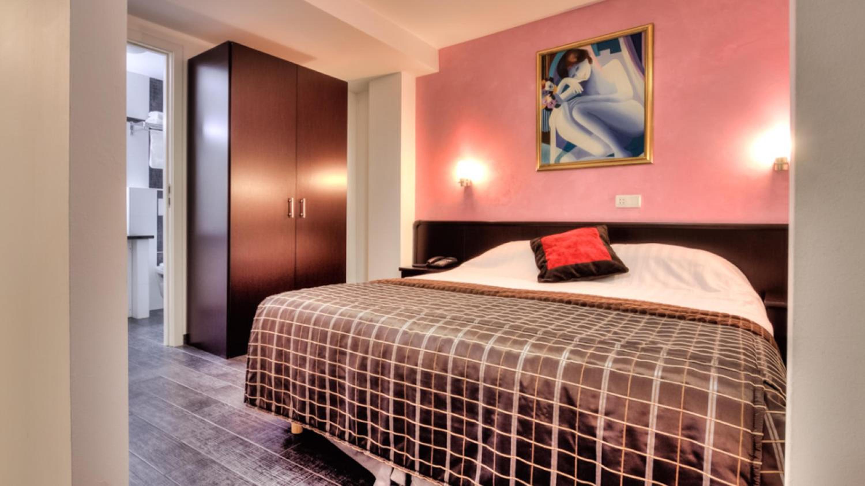 One-Bedroom Apartment (2 Adults)