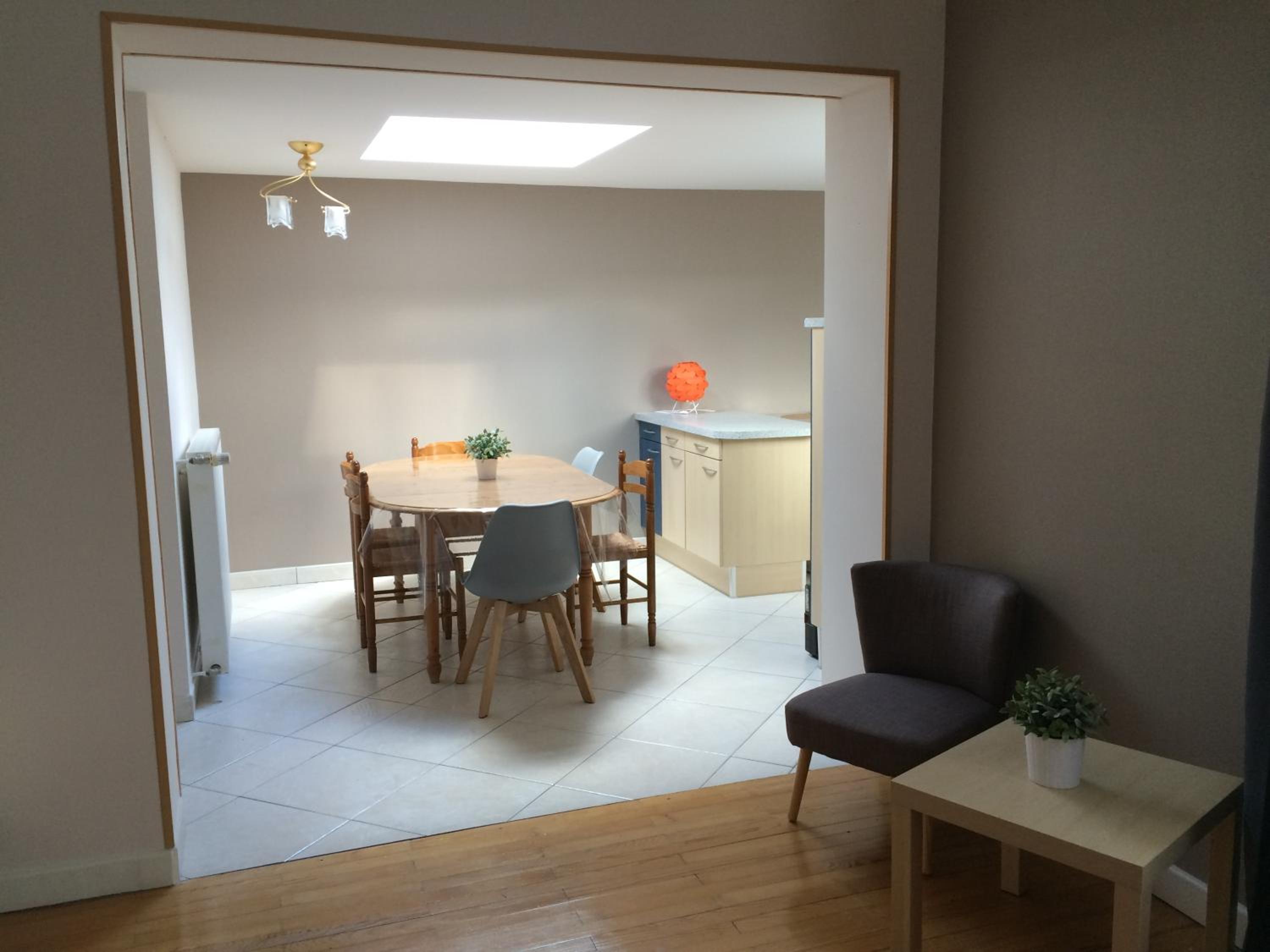 Apartment with Balcony - Photo 6